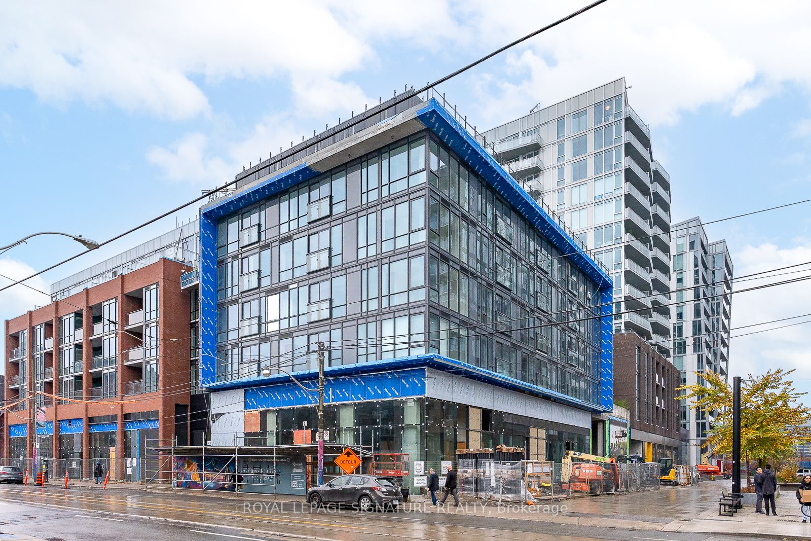 665 Queen St E, #220