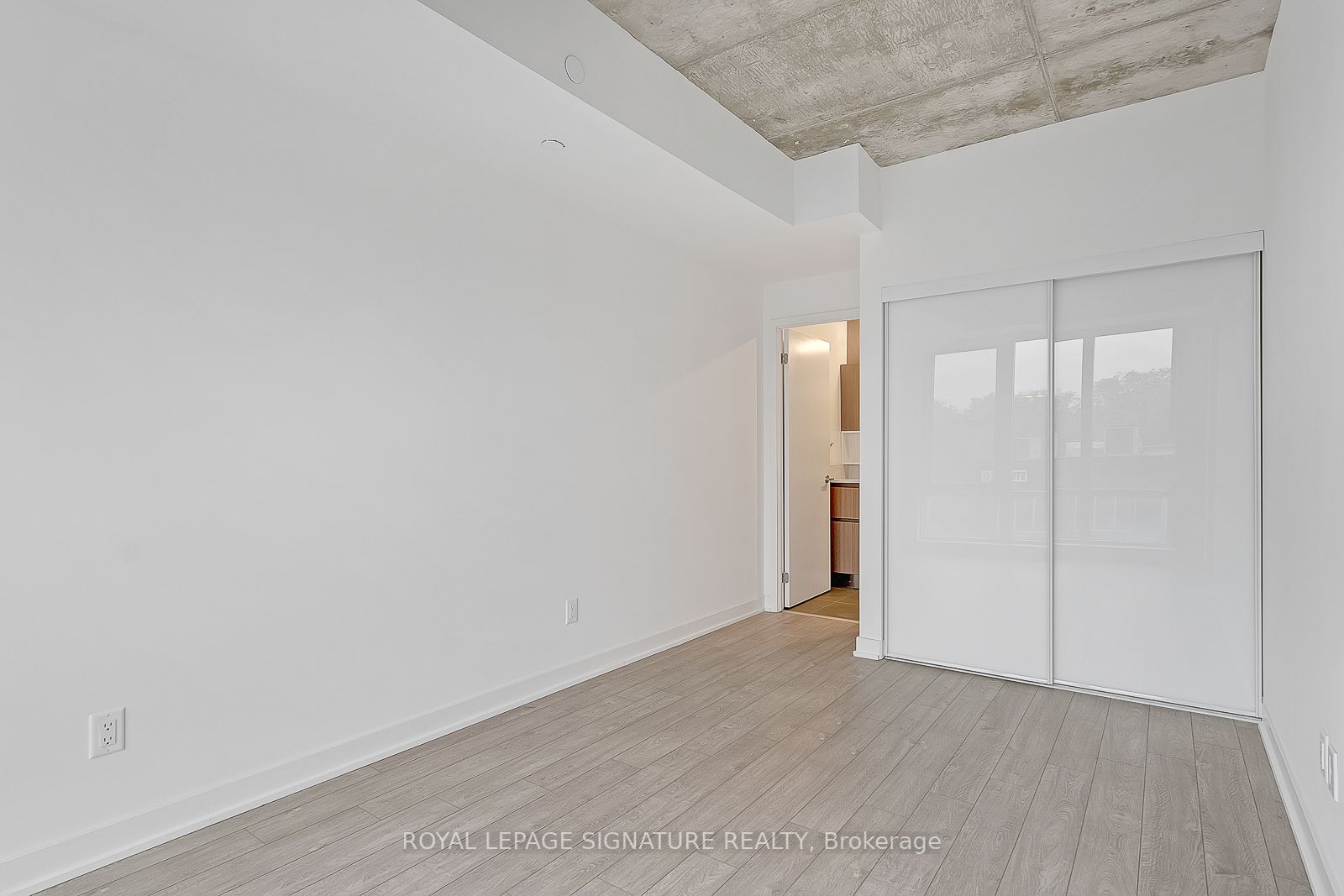 665 Queen St E, #220
