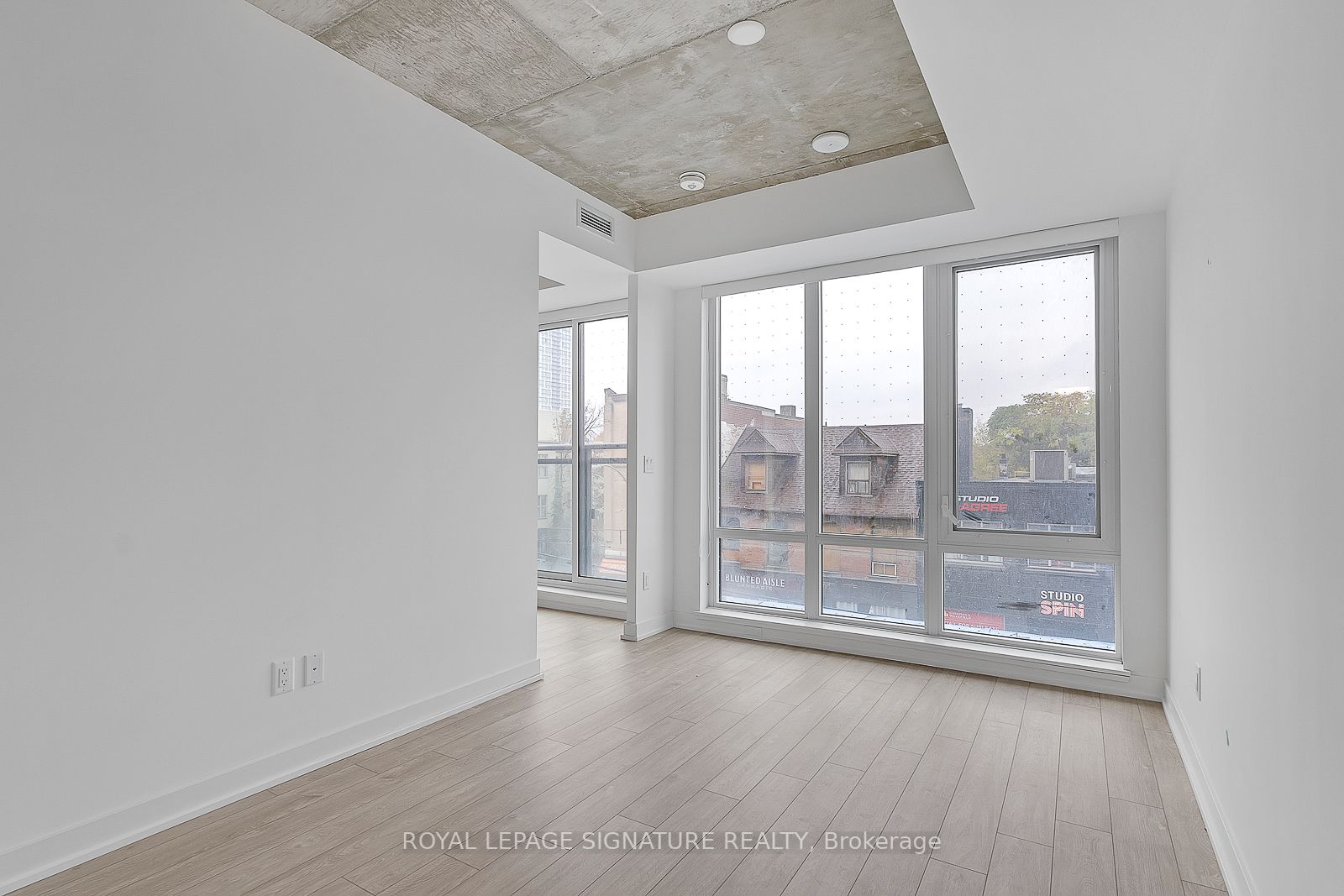 665 Queen St E, #220