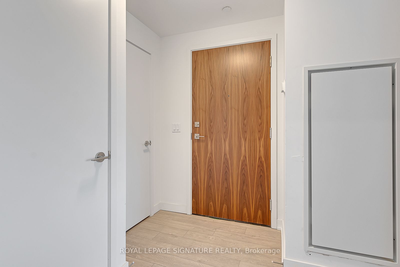 665 Queen St E, #220
