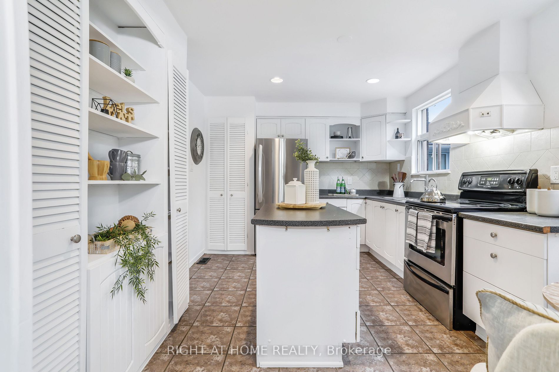 36 Pixley Cres