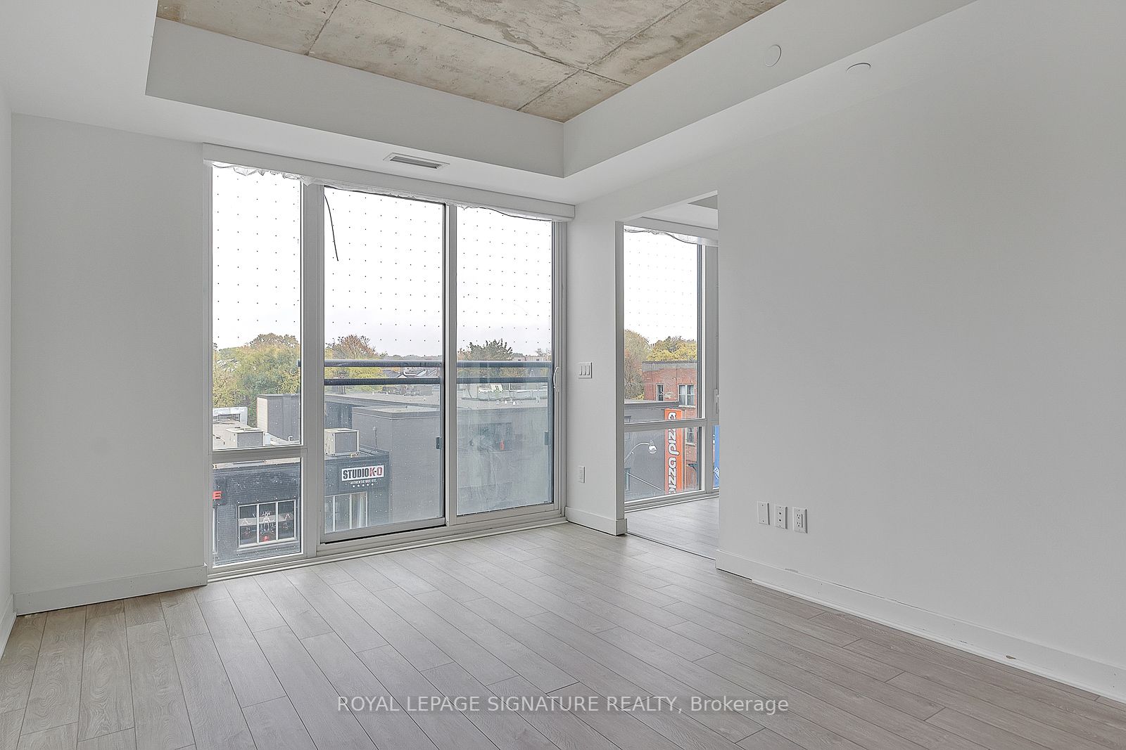 665 Queen St E, #320
