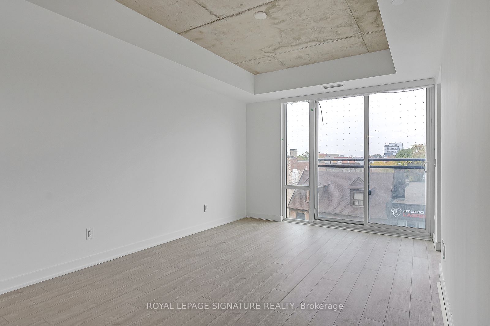 665 Queen St E, #320