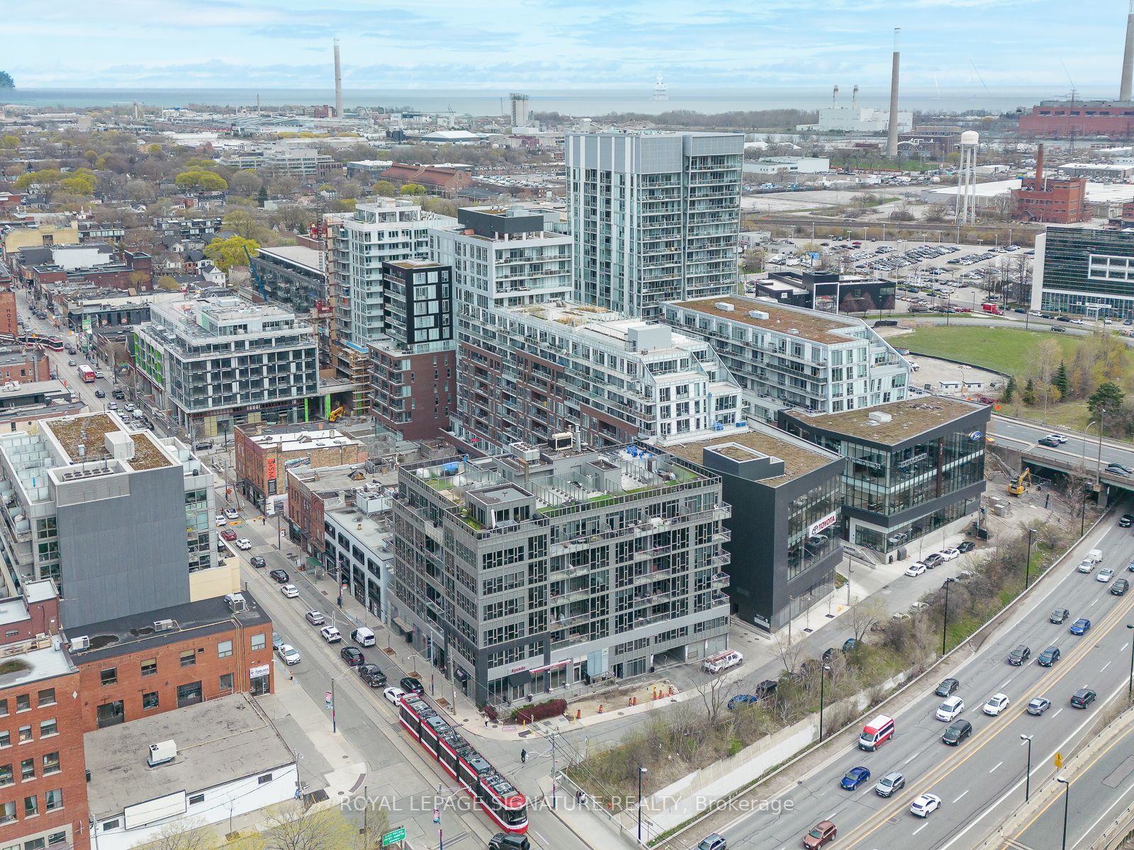 665 Queen St E, #320
