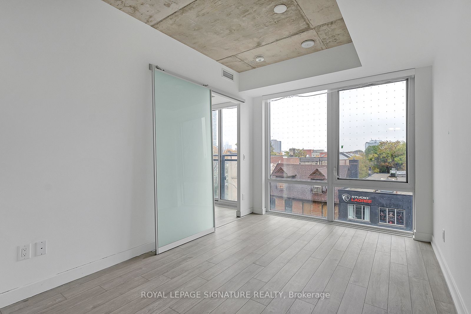 665 Queen St E, #320