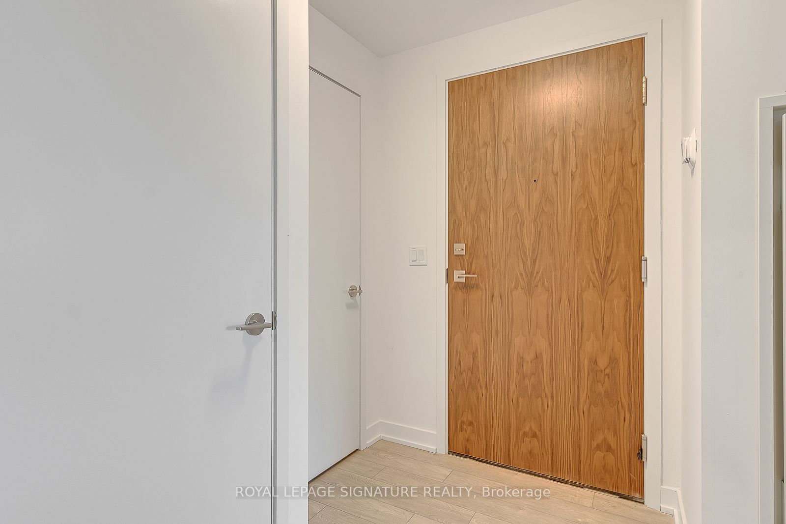 665 Queen St E, #320