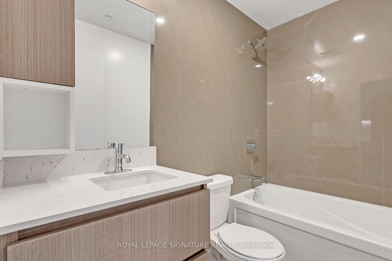 665 Queen St E, #320