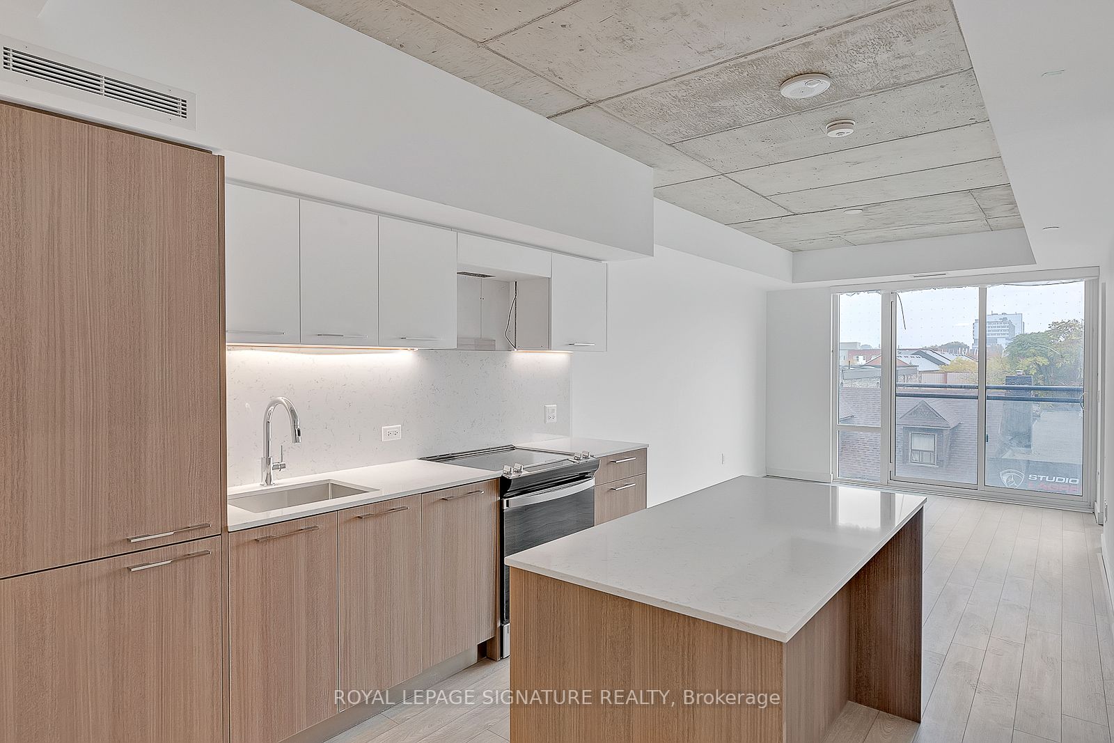 665 Queen St E, #320