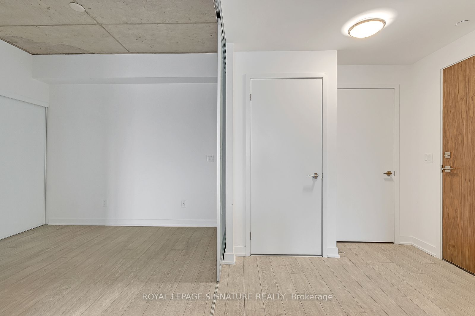 665 Queen St E, #320