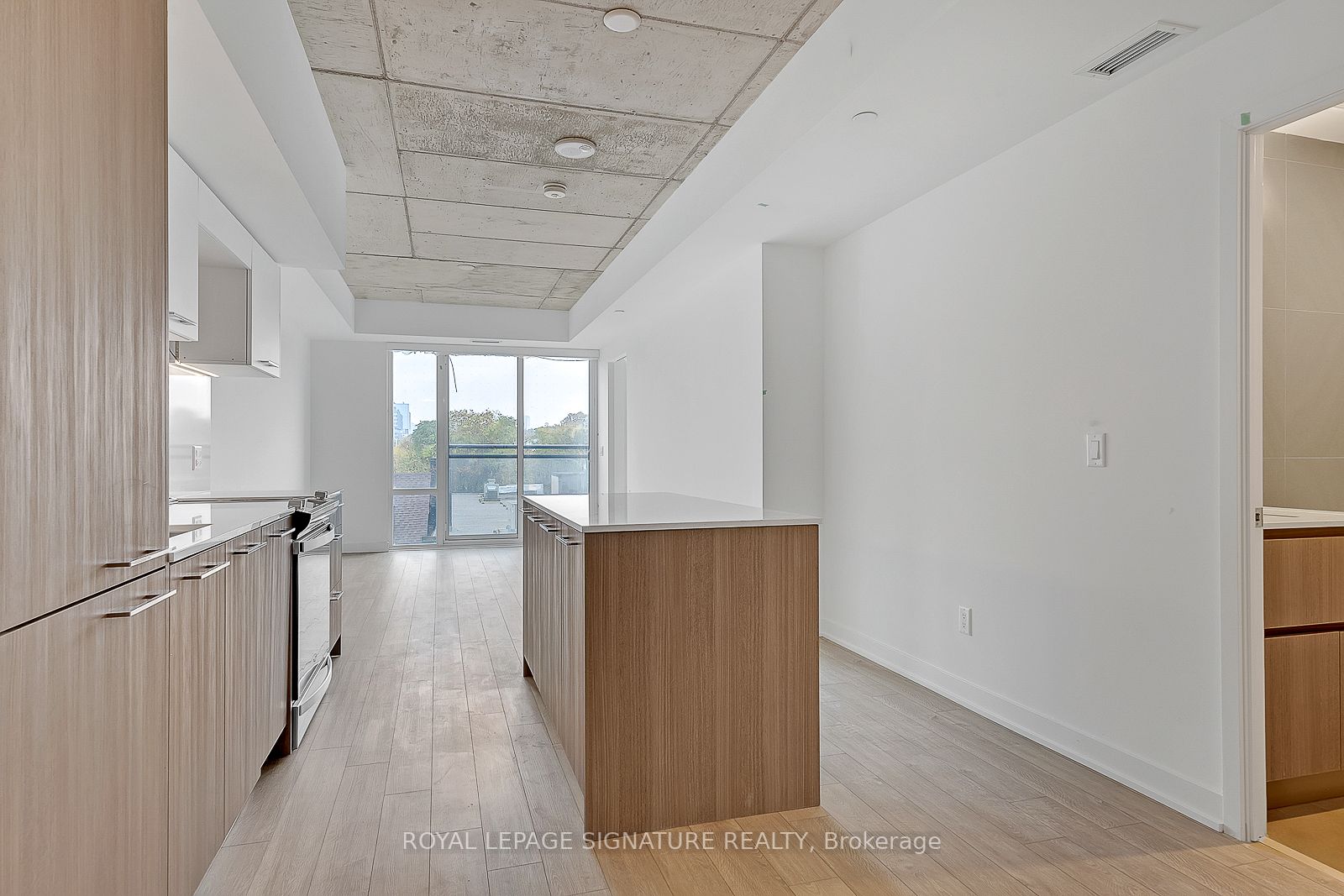 665 Queen St E, #320