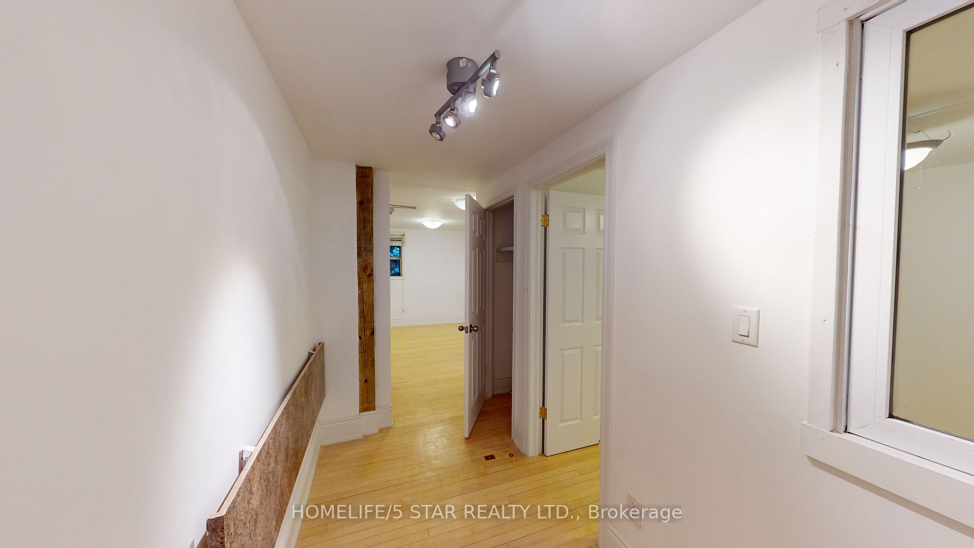 1152 Gerrard St E, #209