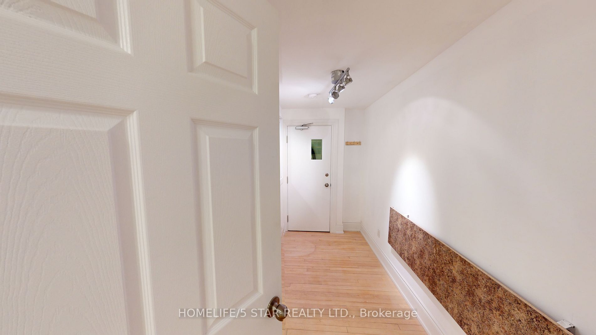 1152 Gerrard St E, #209