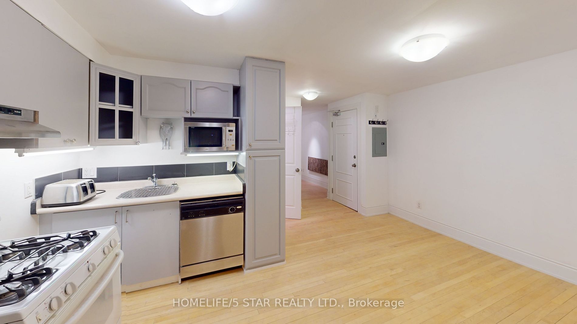 1152 Gerrard St E, #209