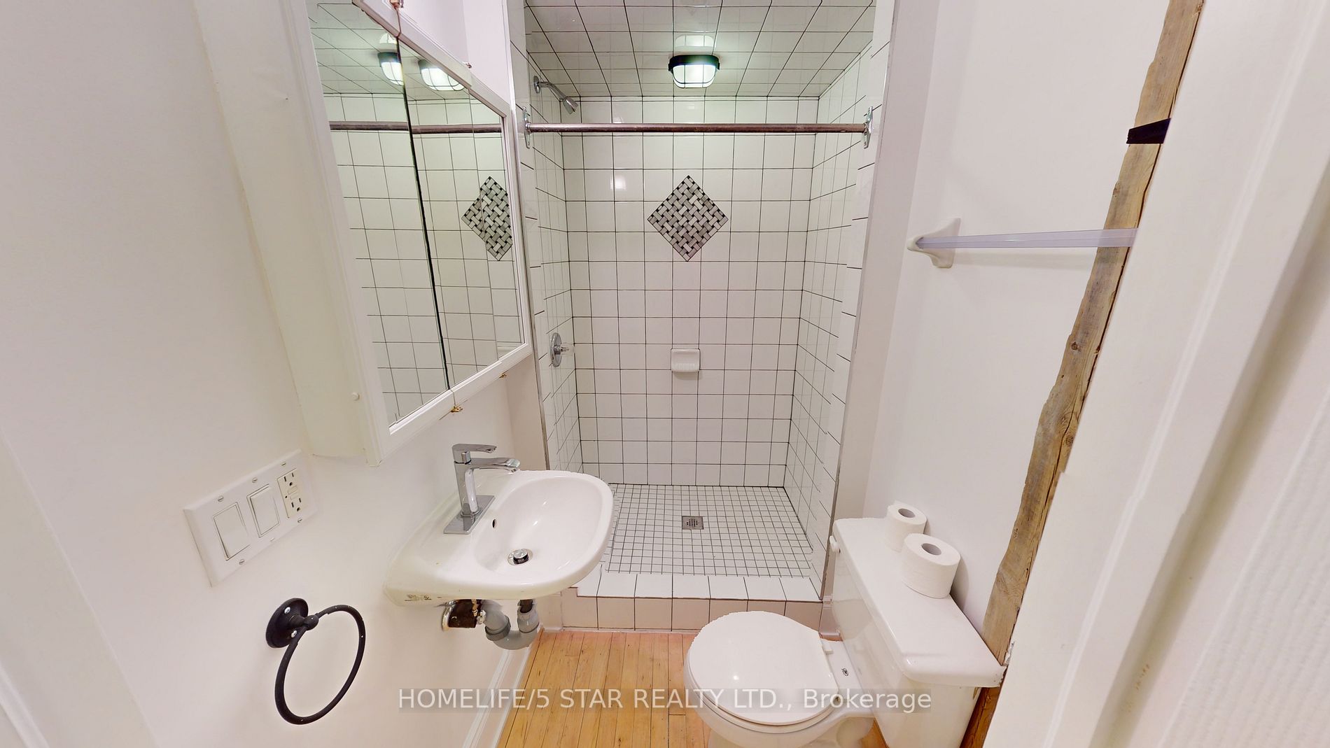 1152 Gerrard St E, #209