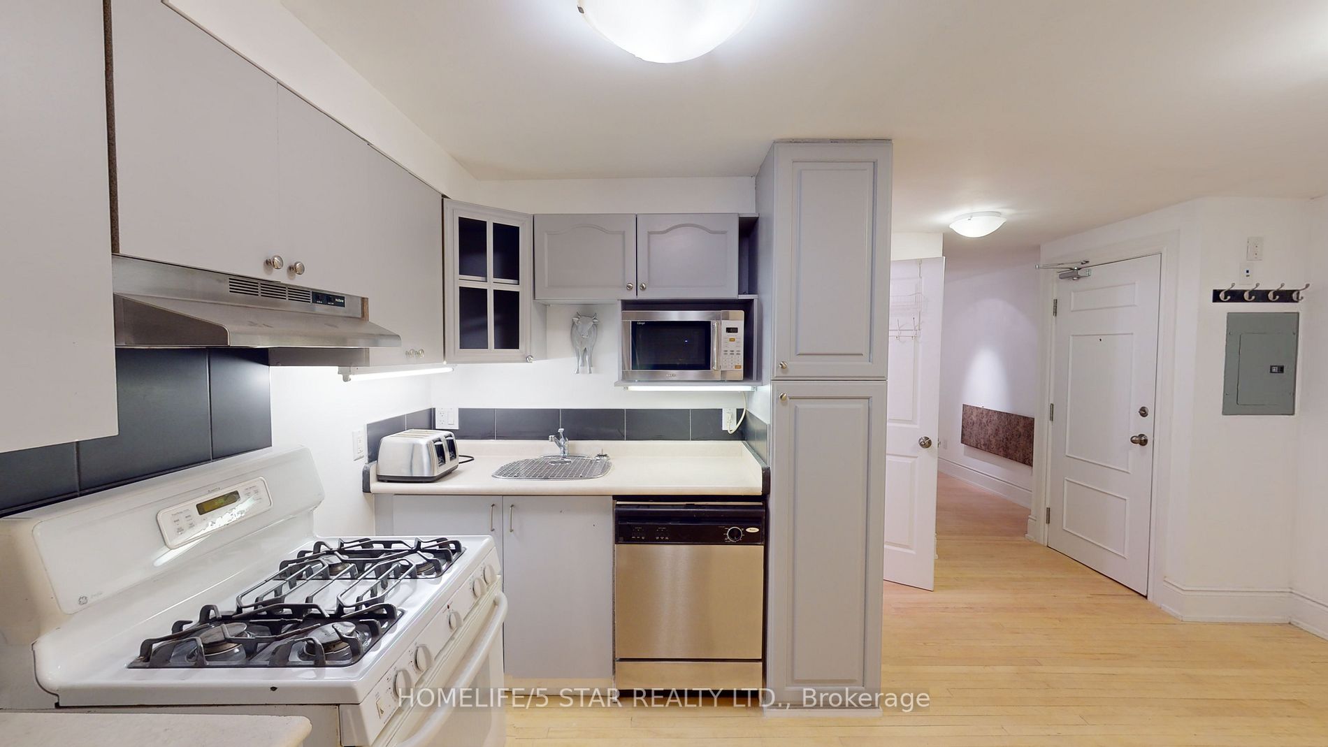 1152 Gerrard St E, #209