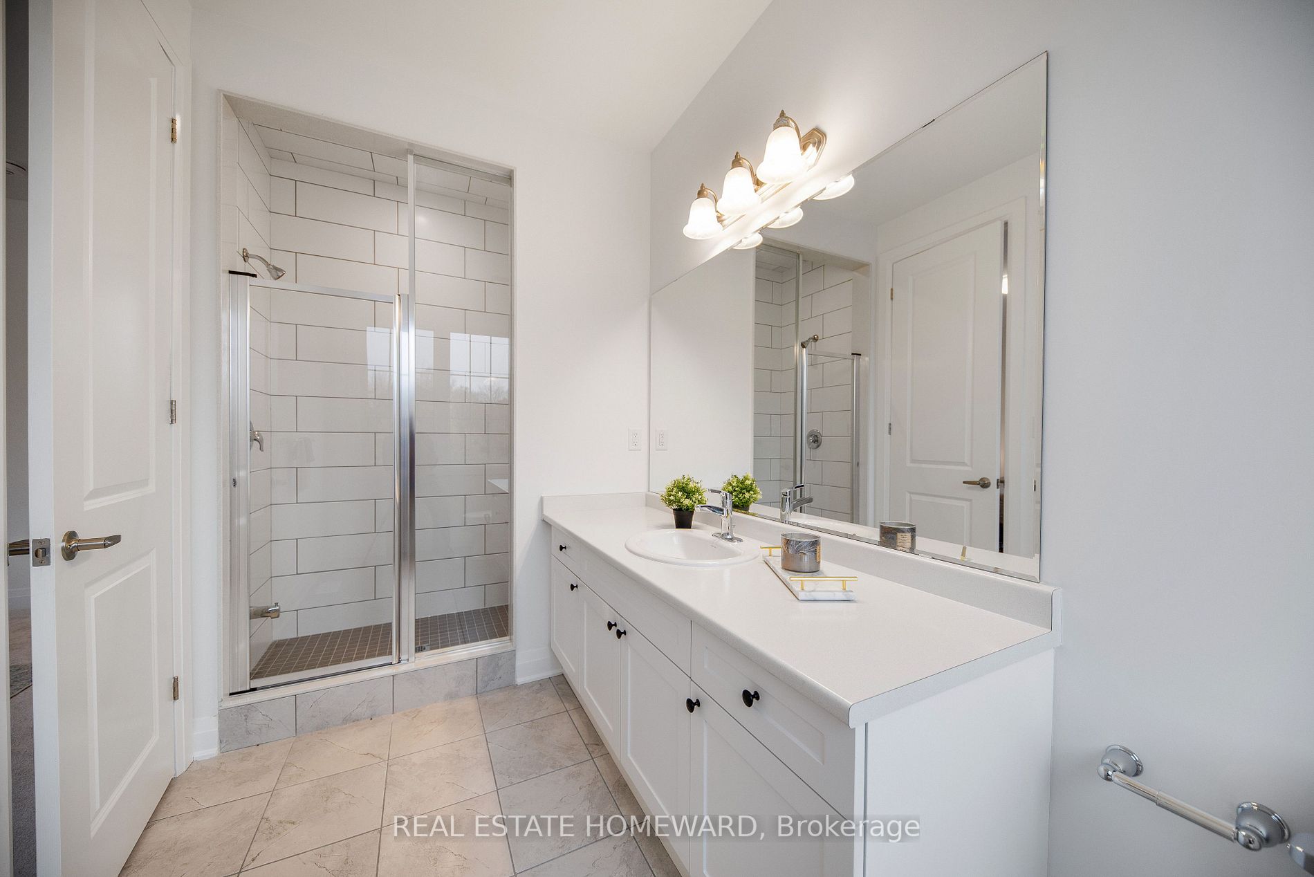 1558 Honey Locust Pl