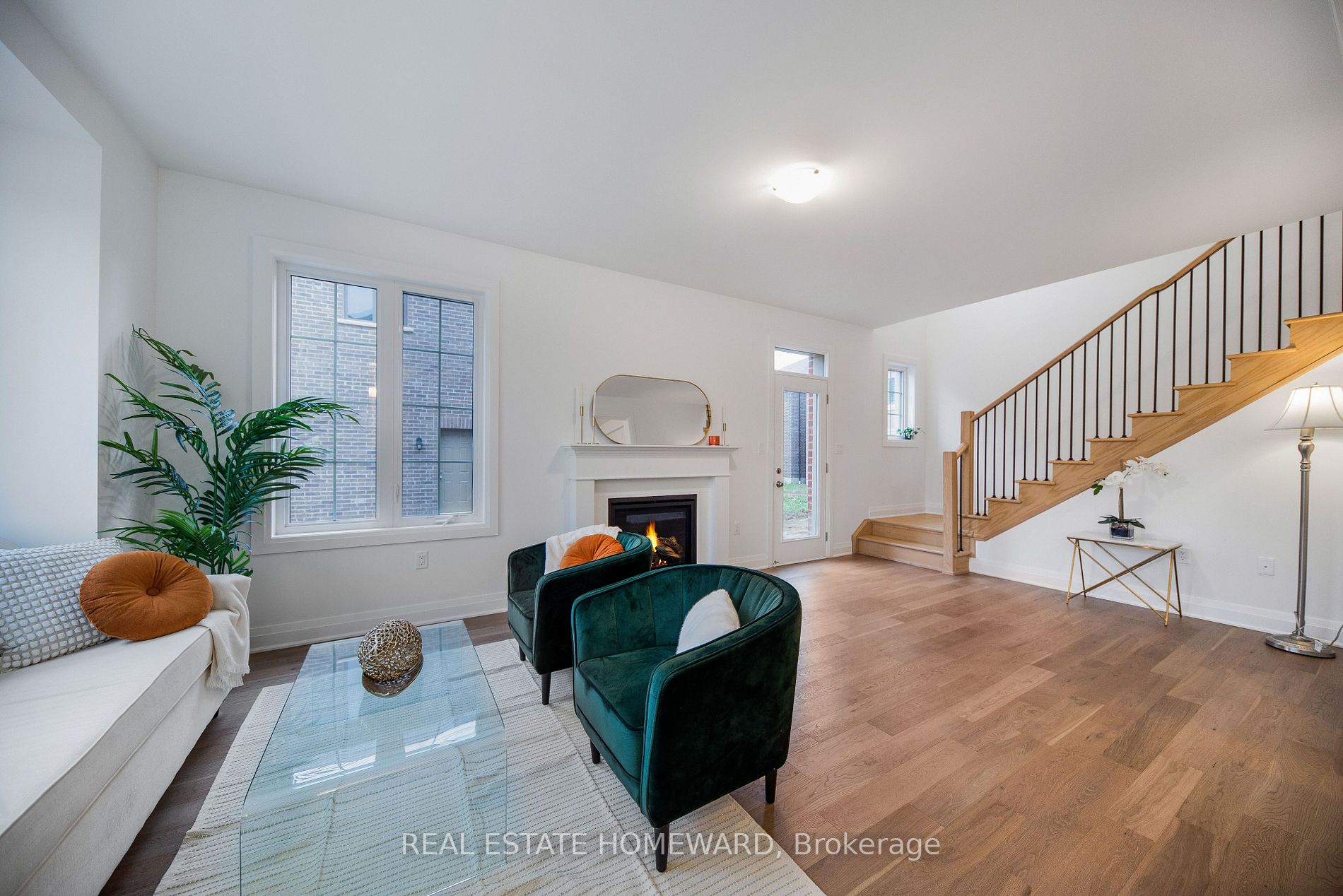 1558 Honey Locust Pl