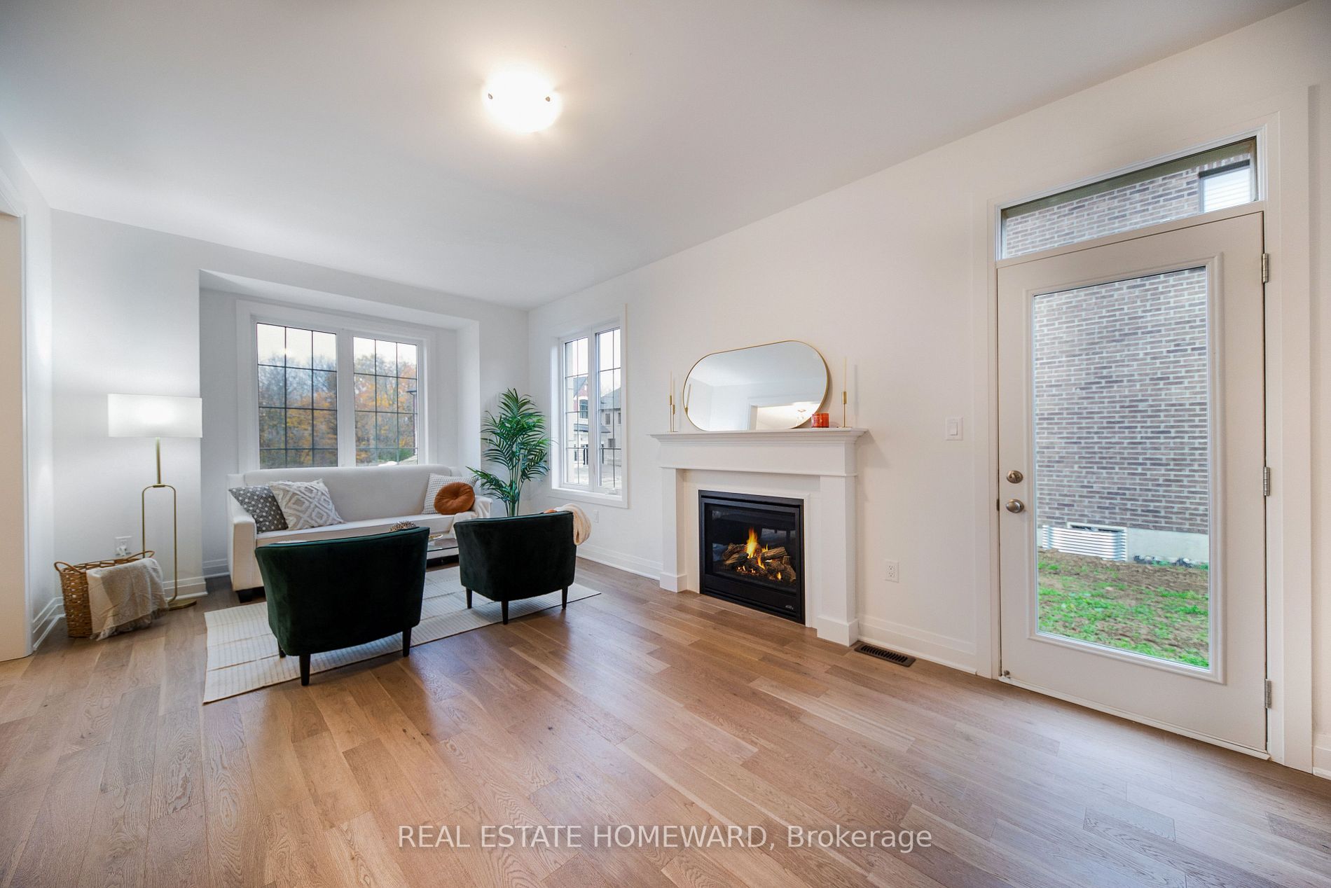 1558 Honey Locust Pl