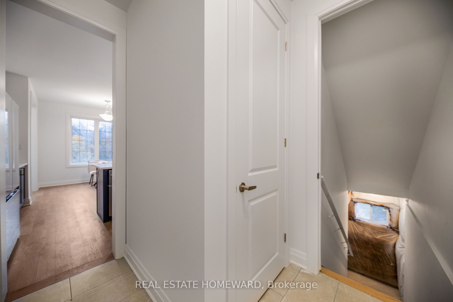 1558 Honey Locust Pl