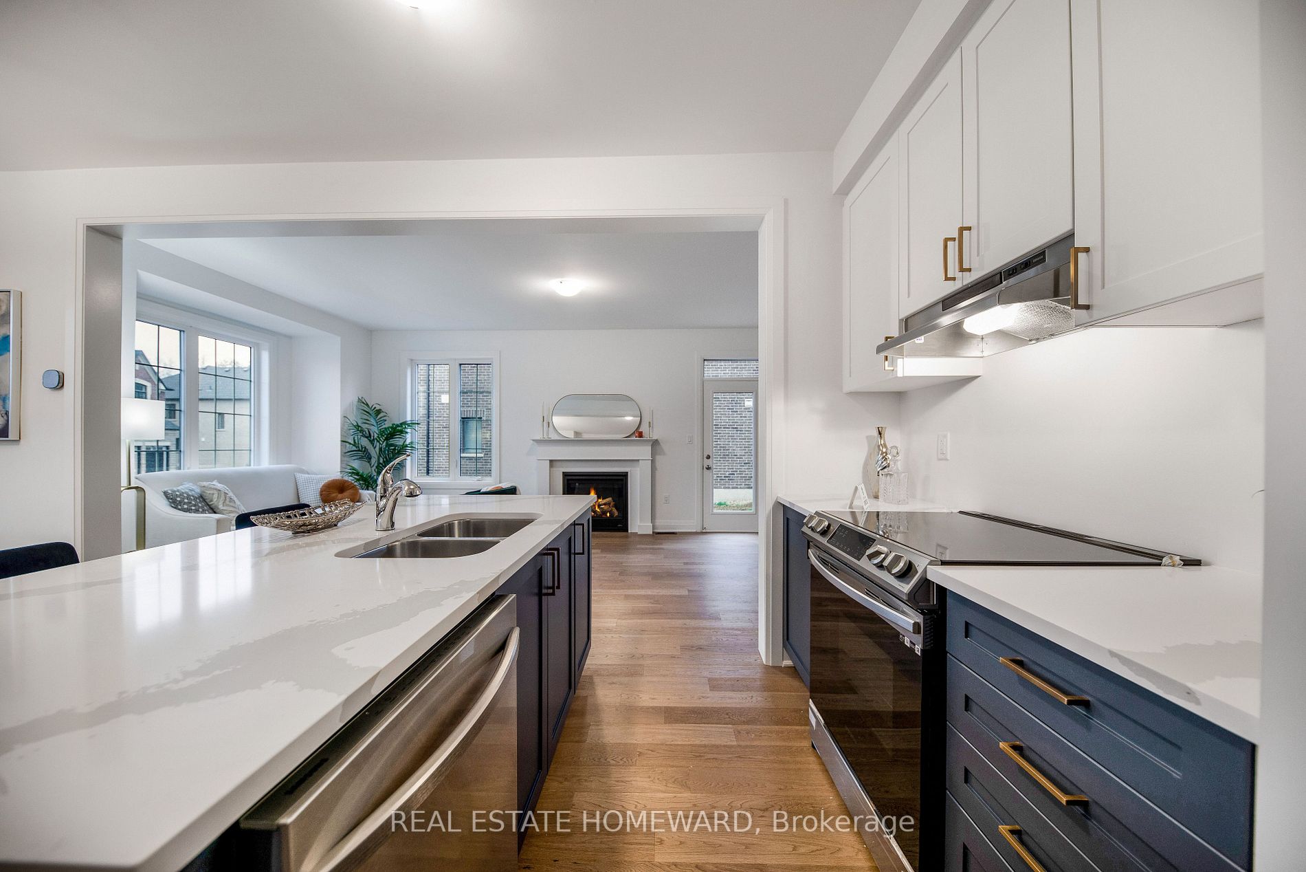 1558 Honey Locust Pl