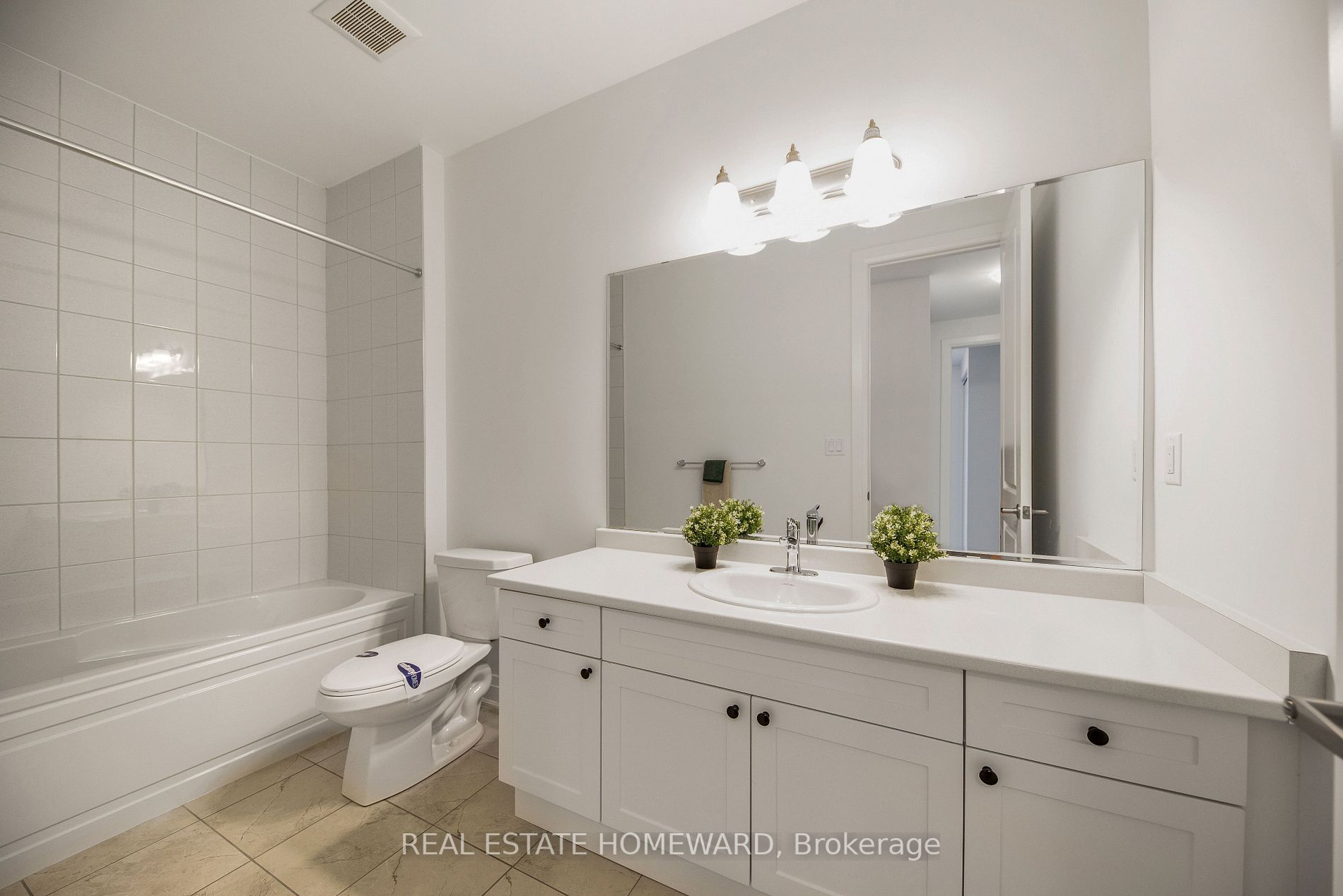 1558 Honey Locust Pl