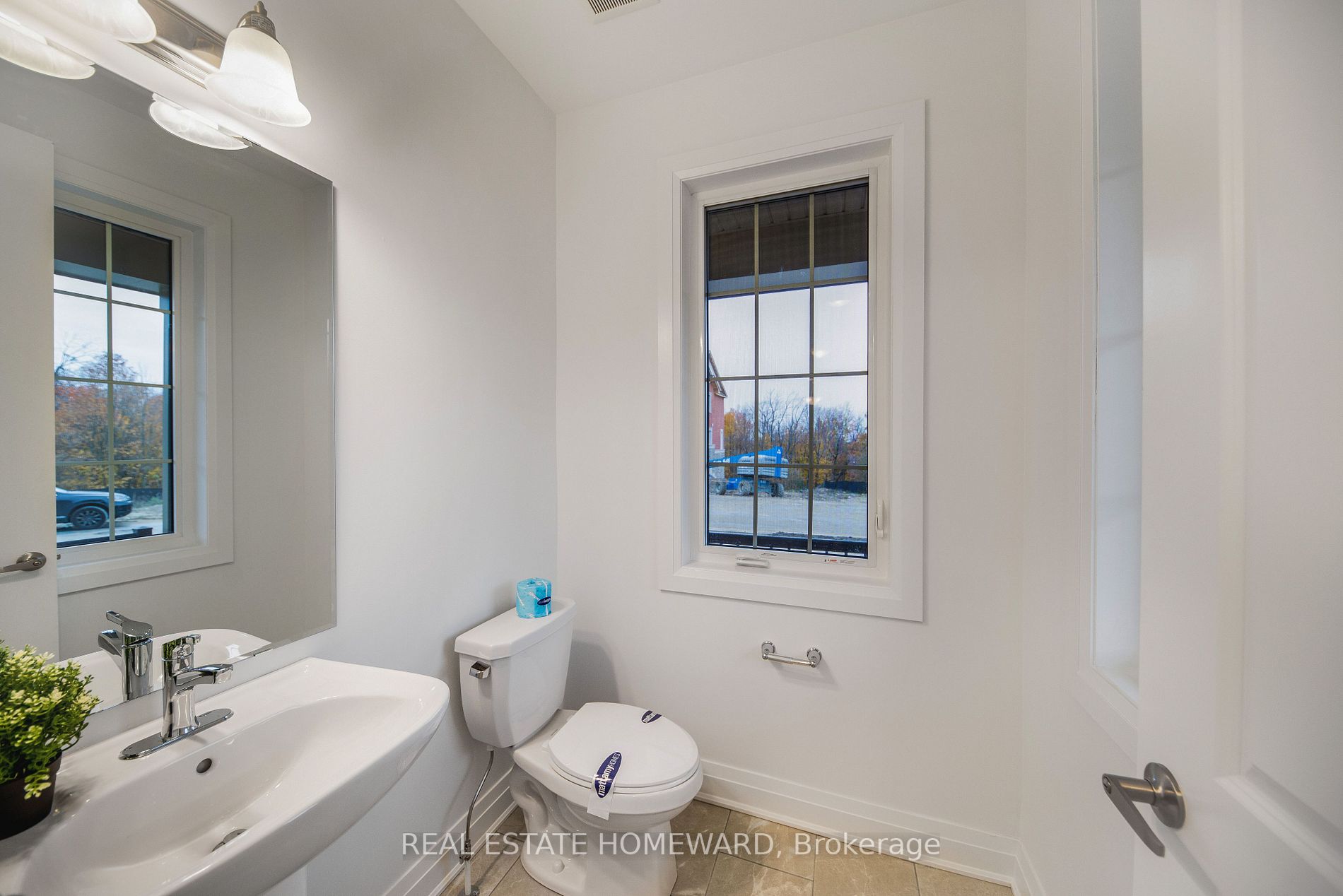 1558 Honey Locust Pl