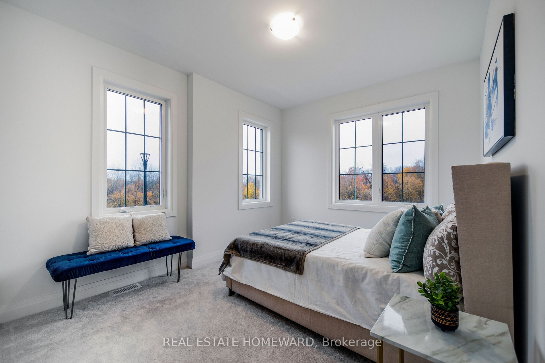 1558 Honey Locust Pl