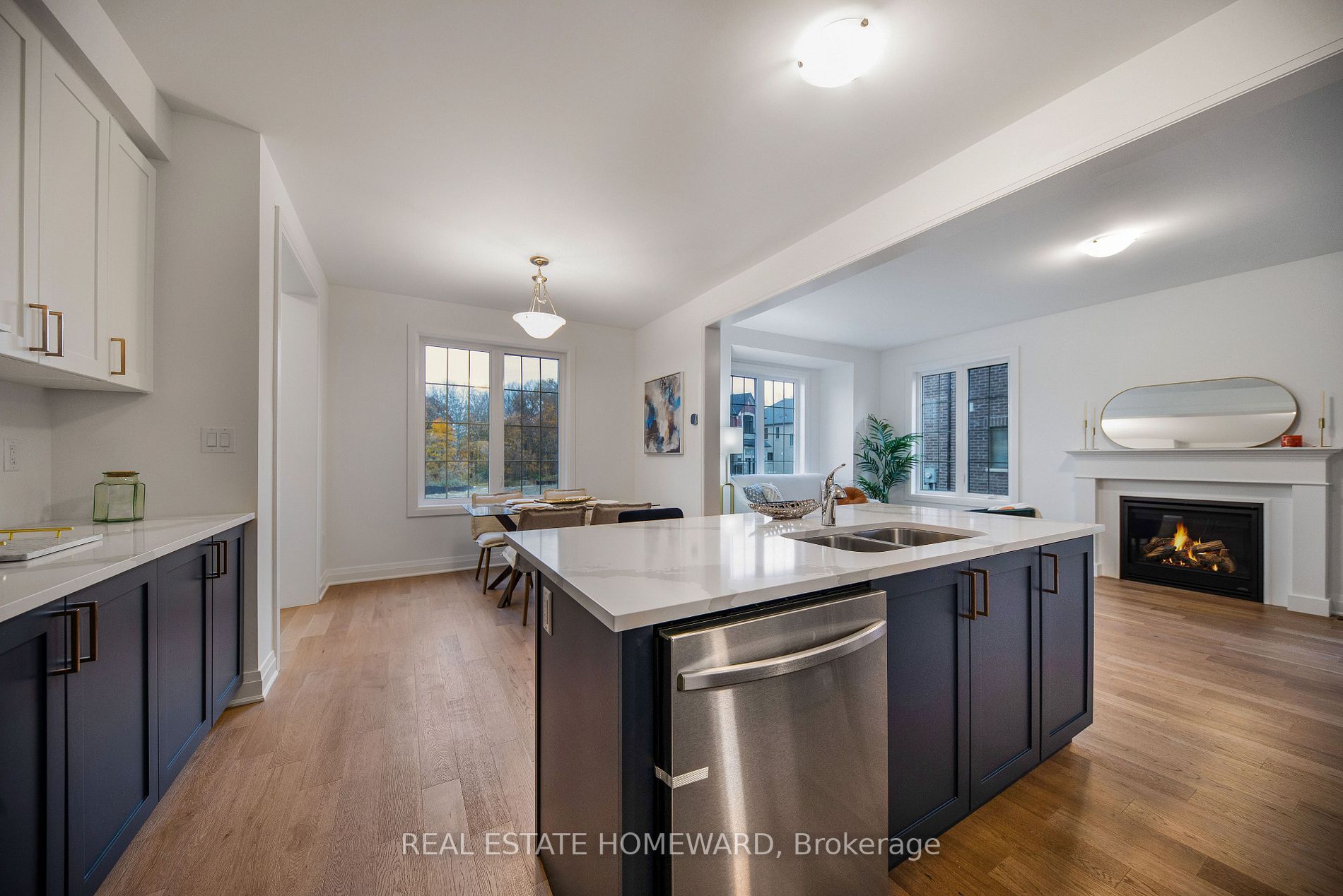 1558 Honey Locust Pl