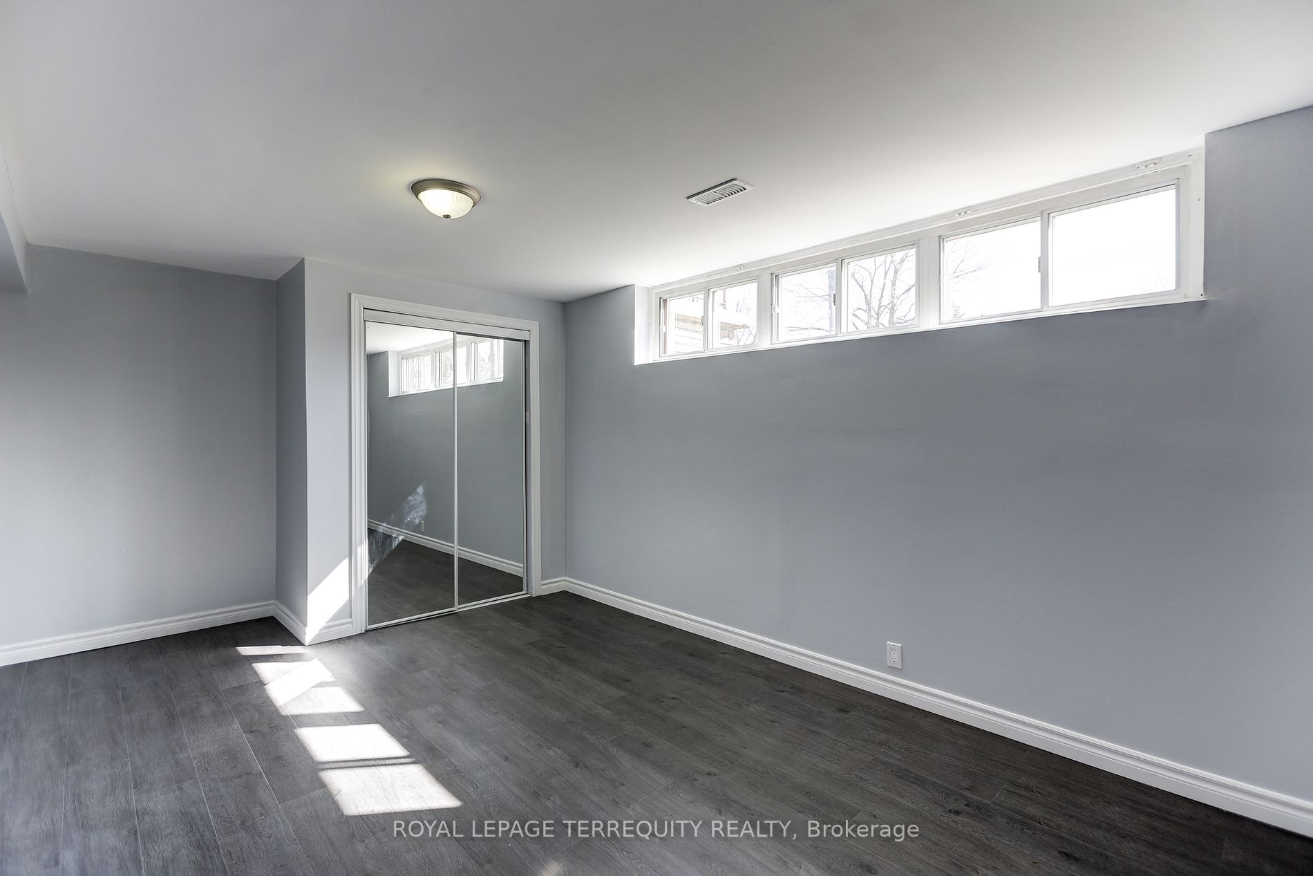 168 Coronation Dr
