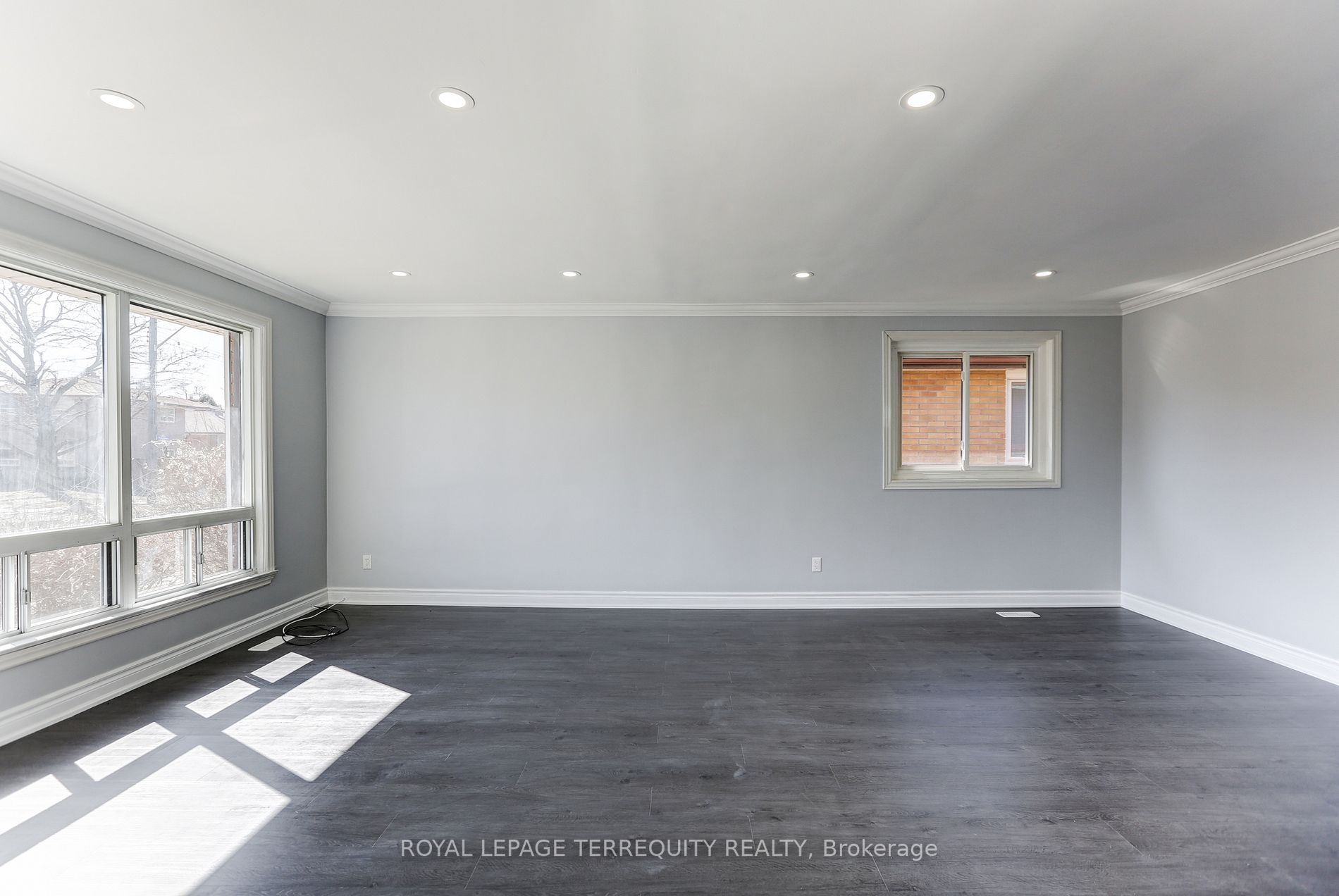 168 Coronation Dr