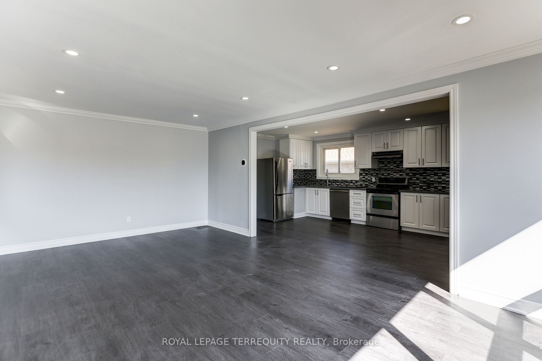 168 Coronation Dr