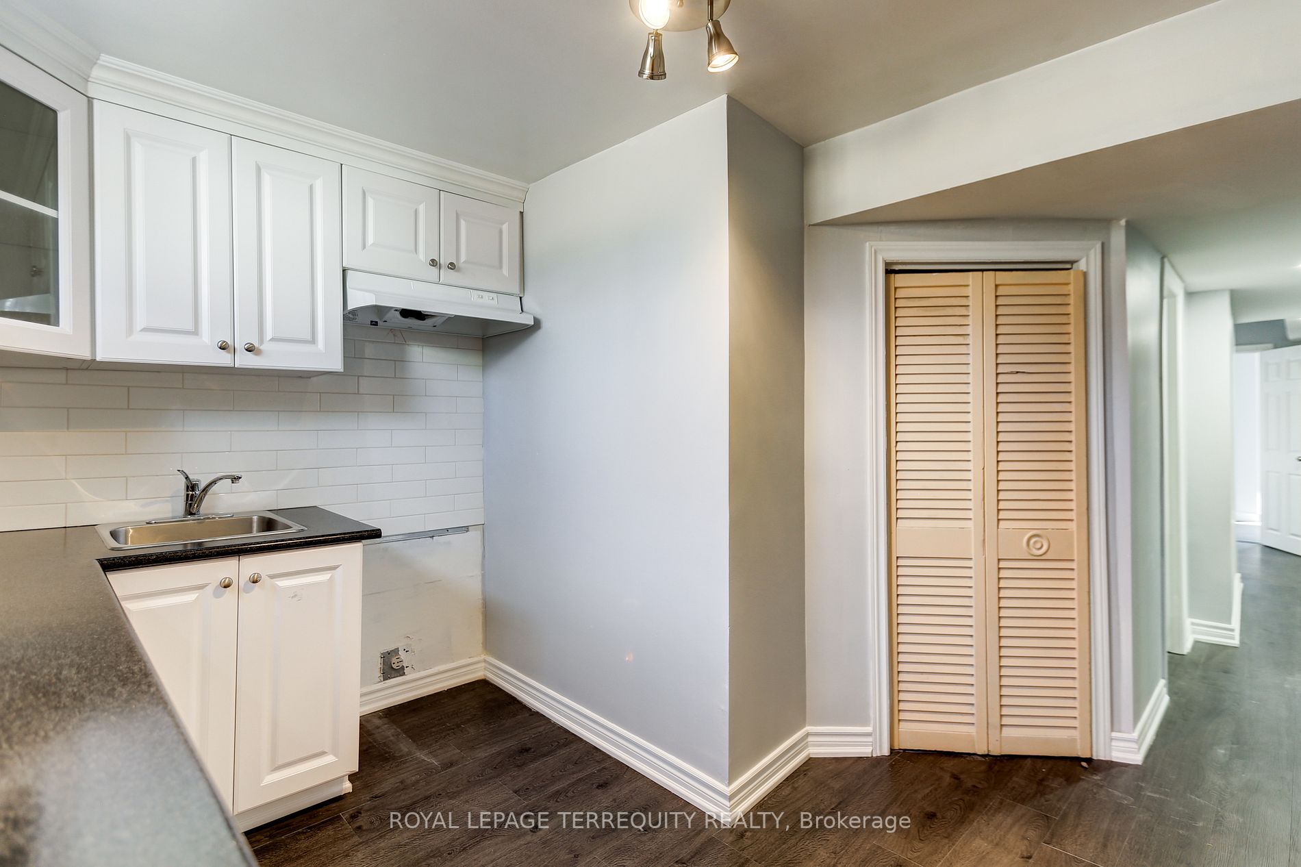 168 Coronation Dr