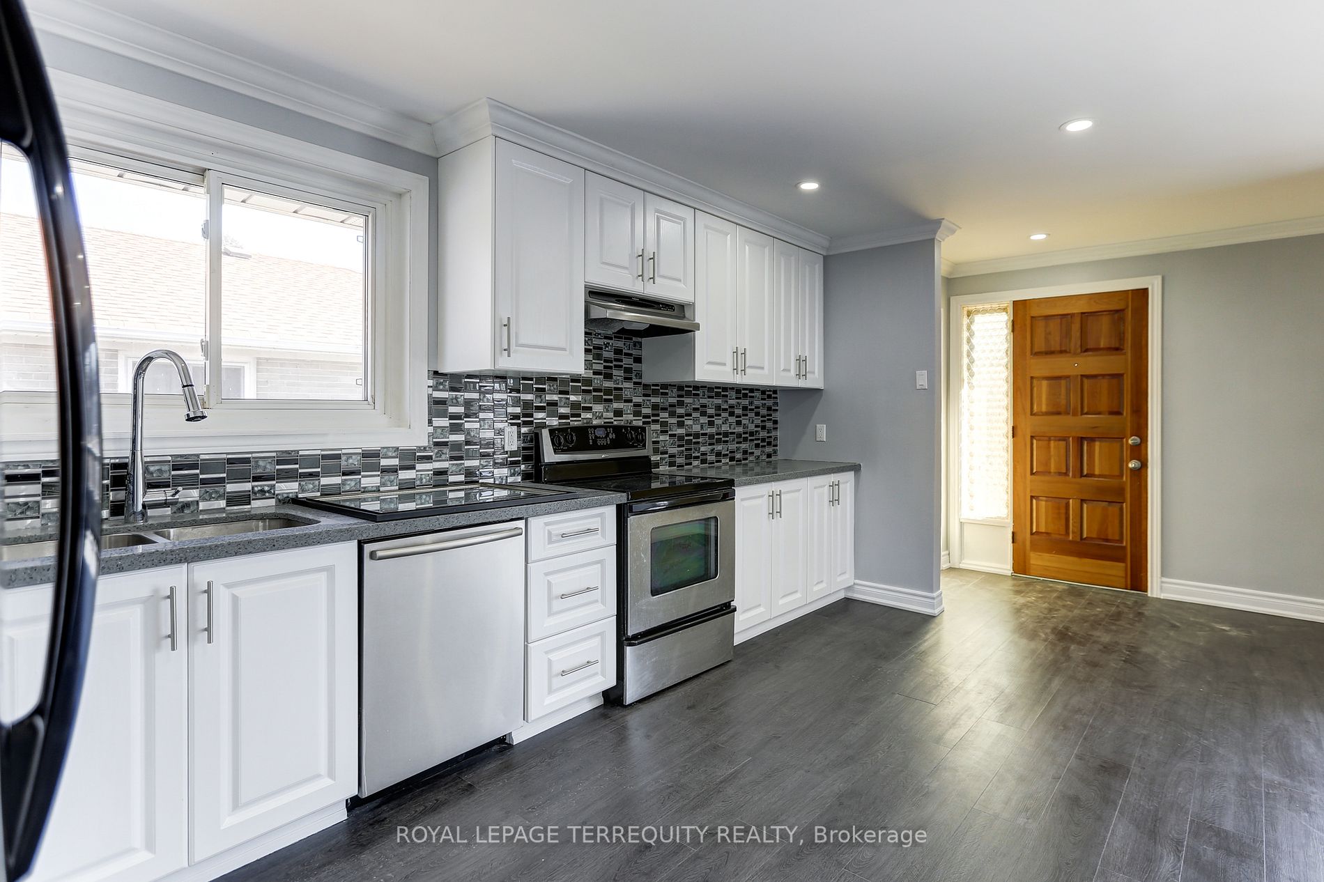 168 Coronation Dr