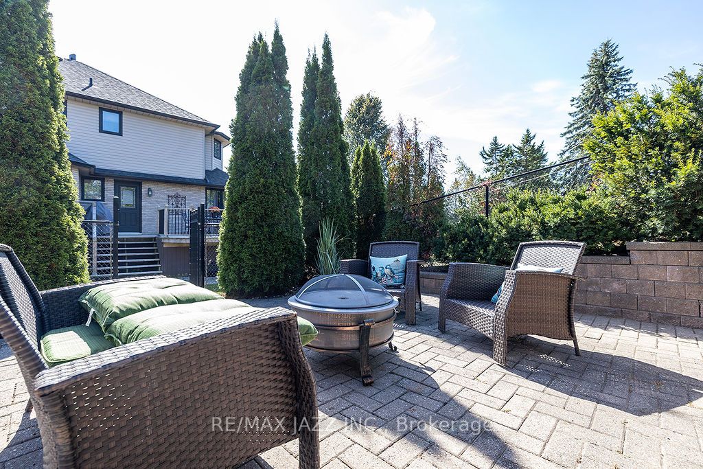 2 Maryleah Crt