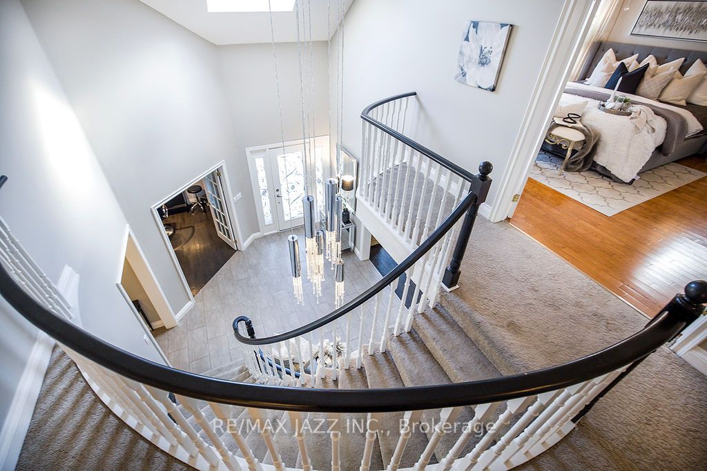 2 Maryleah Crt
