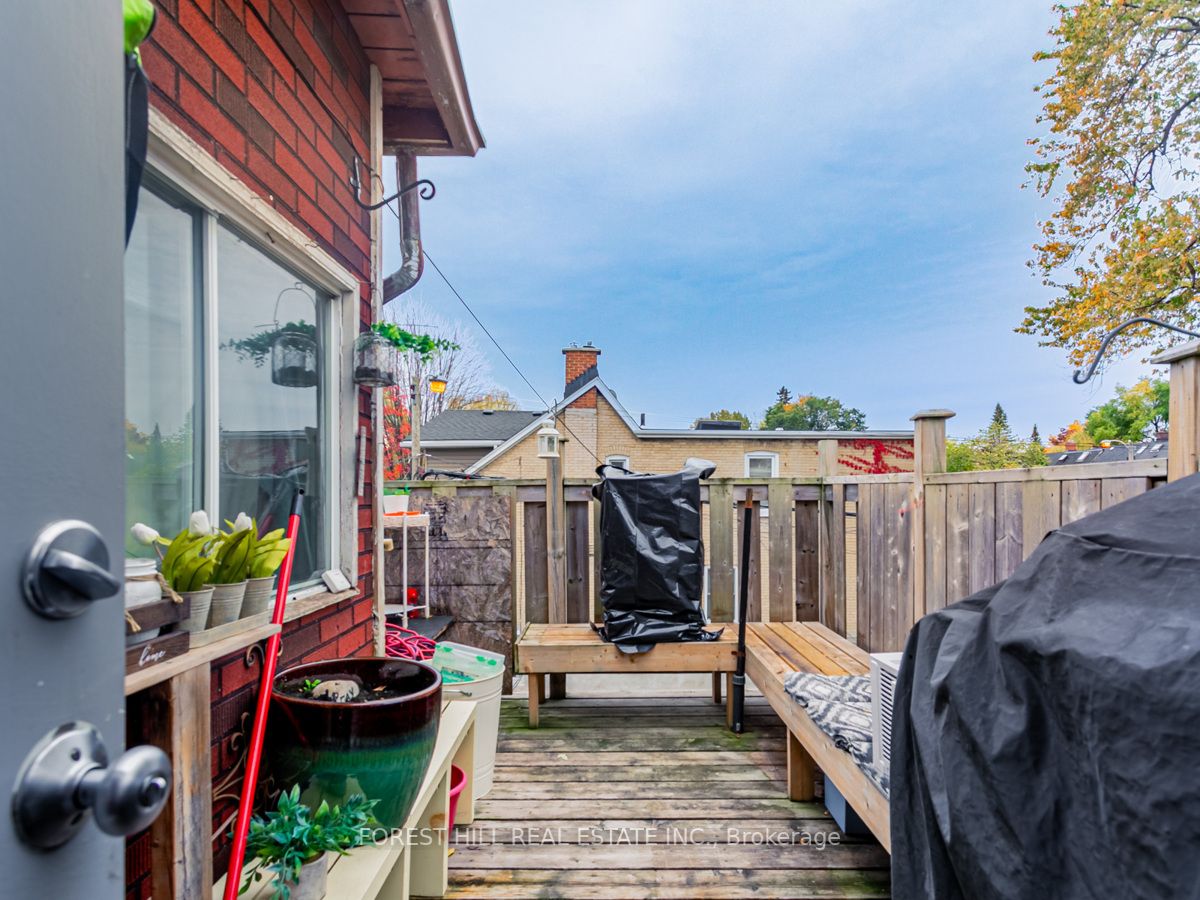 935 Kingston Rd