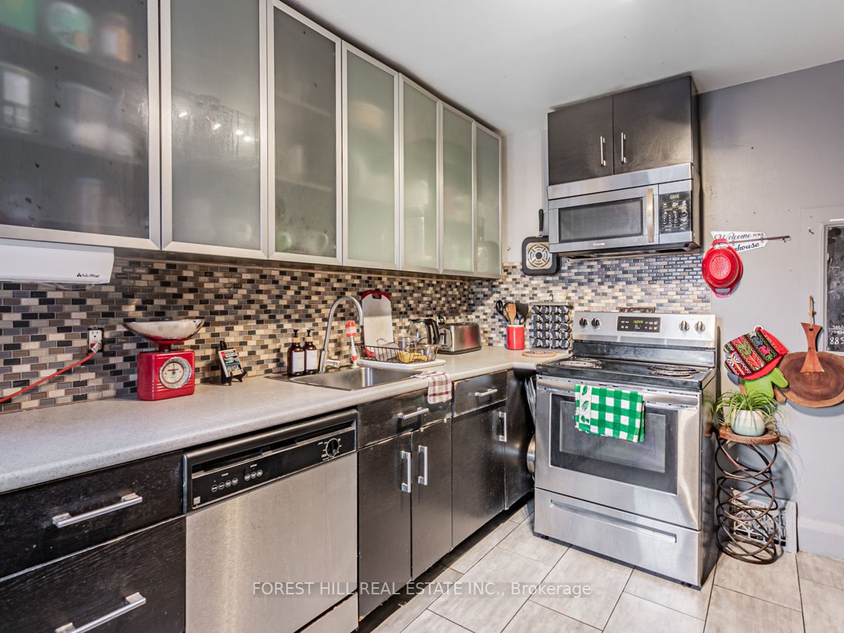935 Kingston Rd