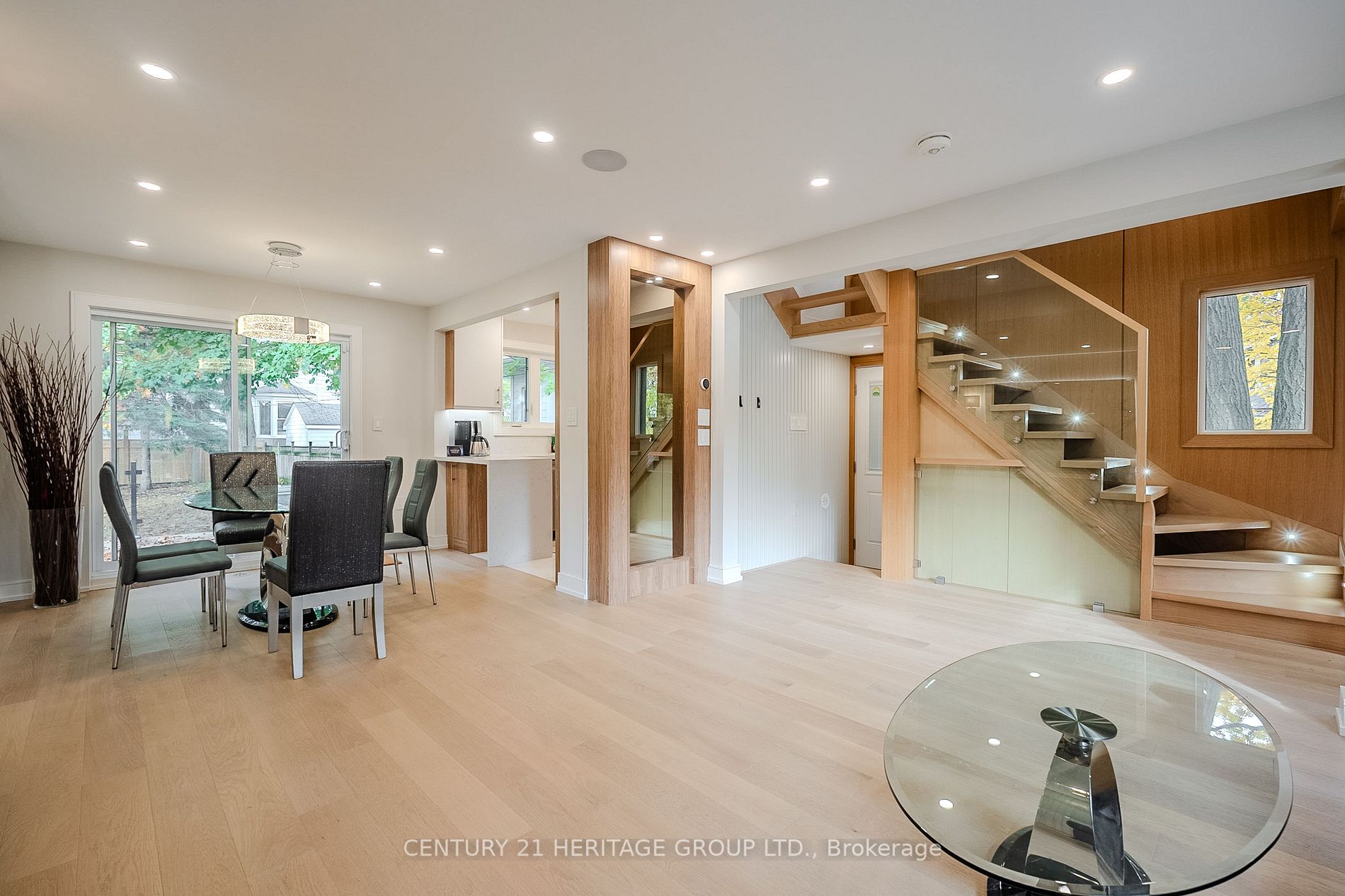 28 Pine Ave