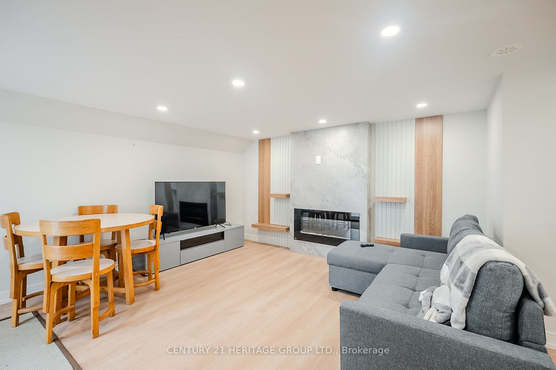 28 Pine Ave