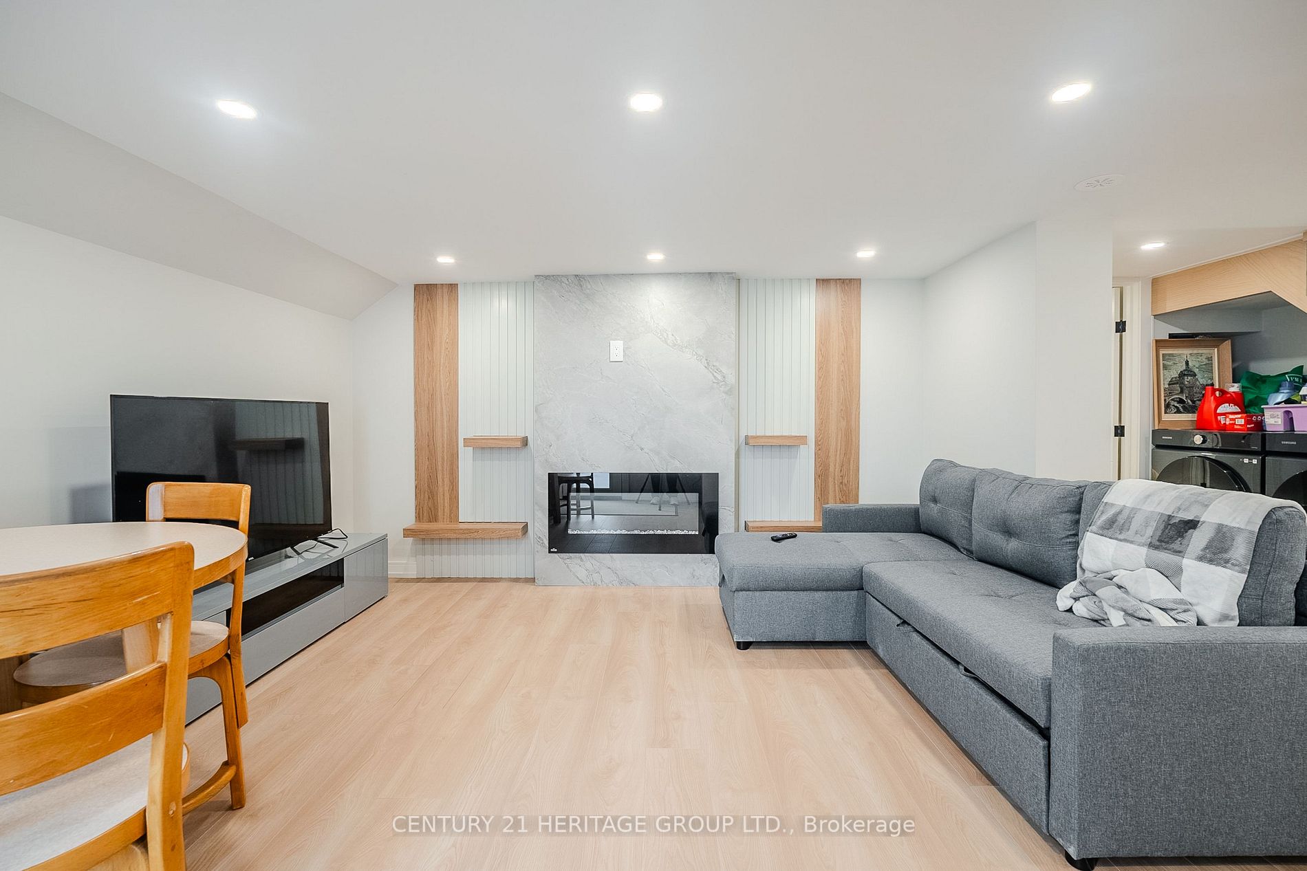 28 Pine Ave