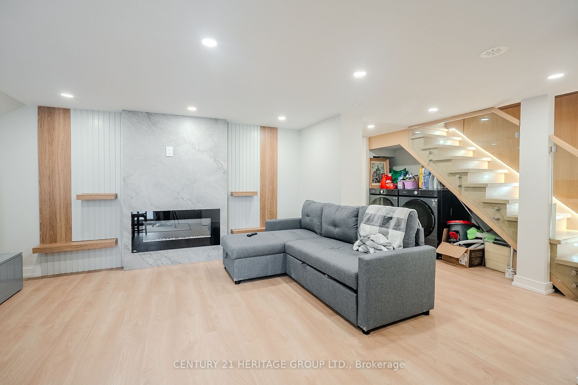 28 Pine Ave