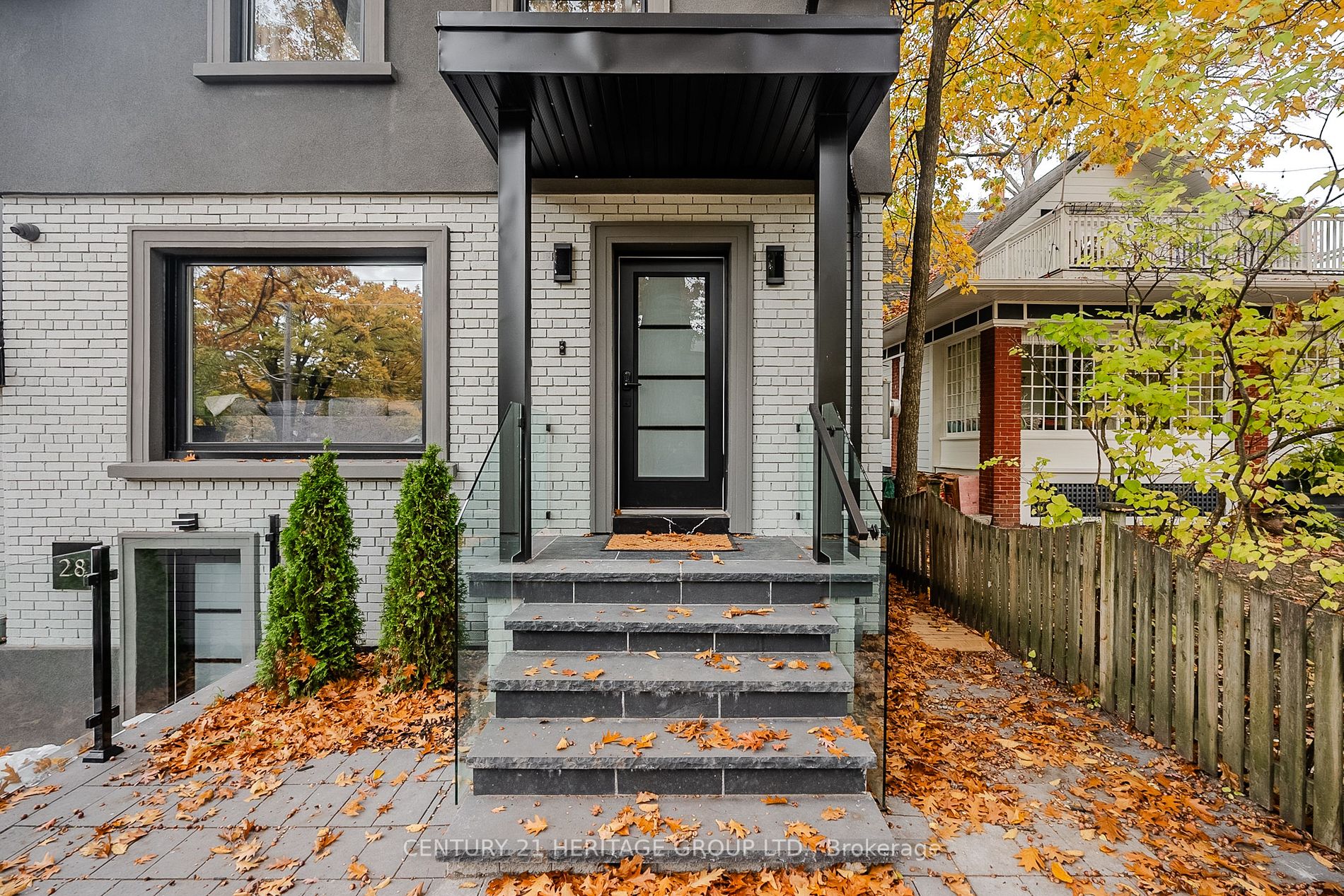28 Pine Ave