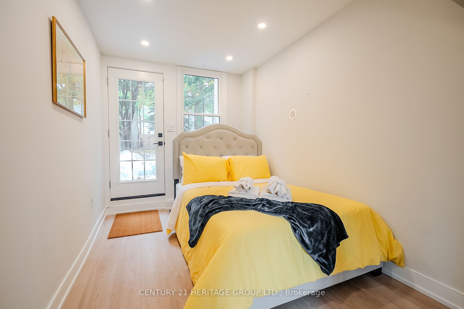 28 Pine Ave