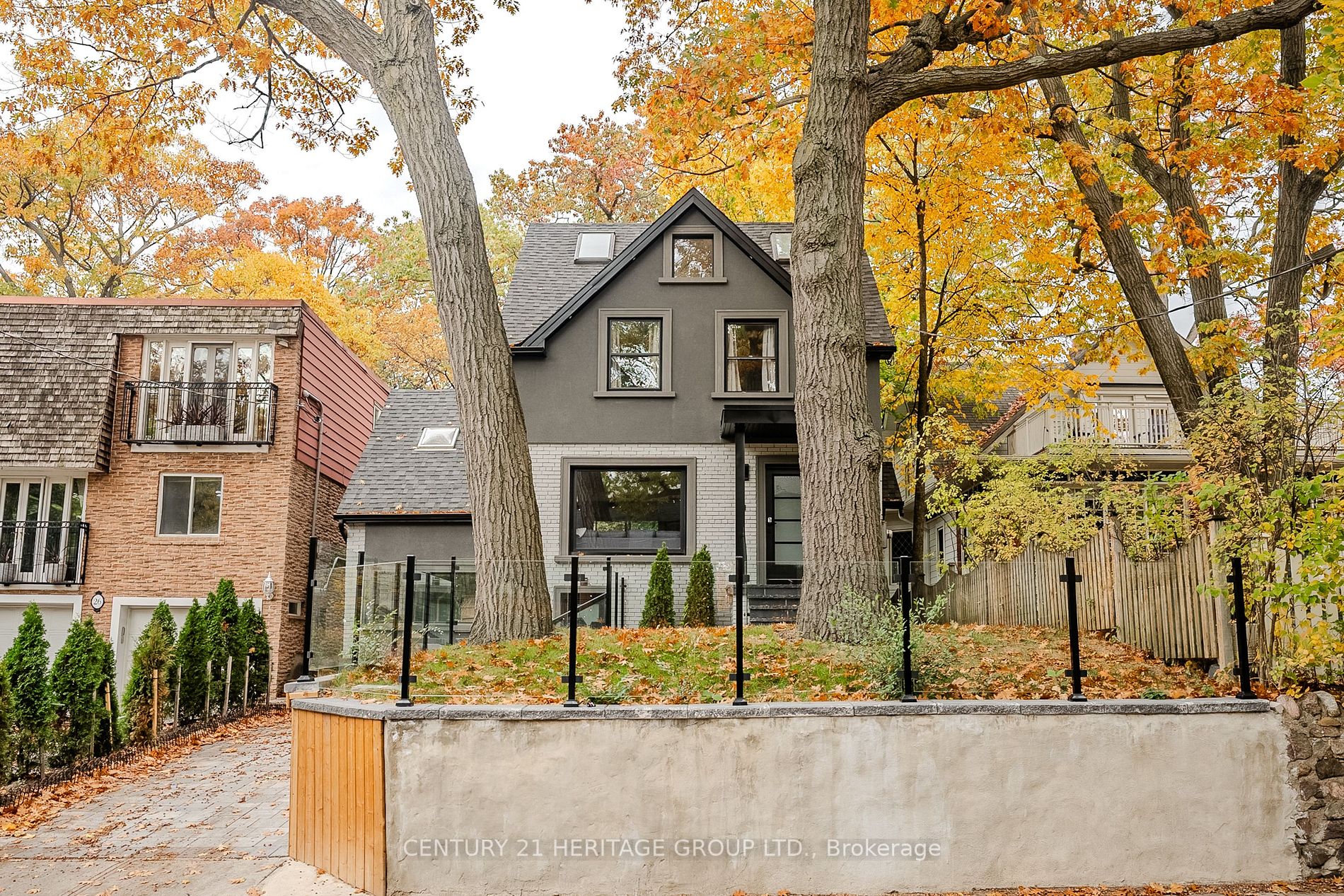 28 Pine Ave