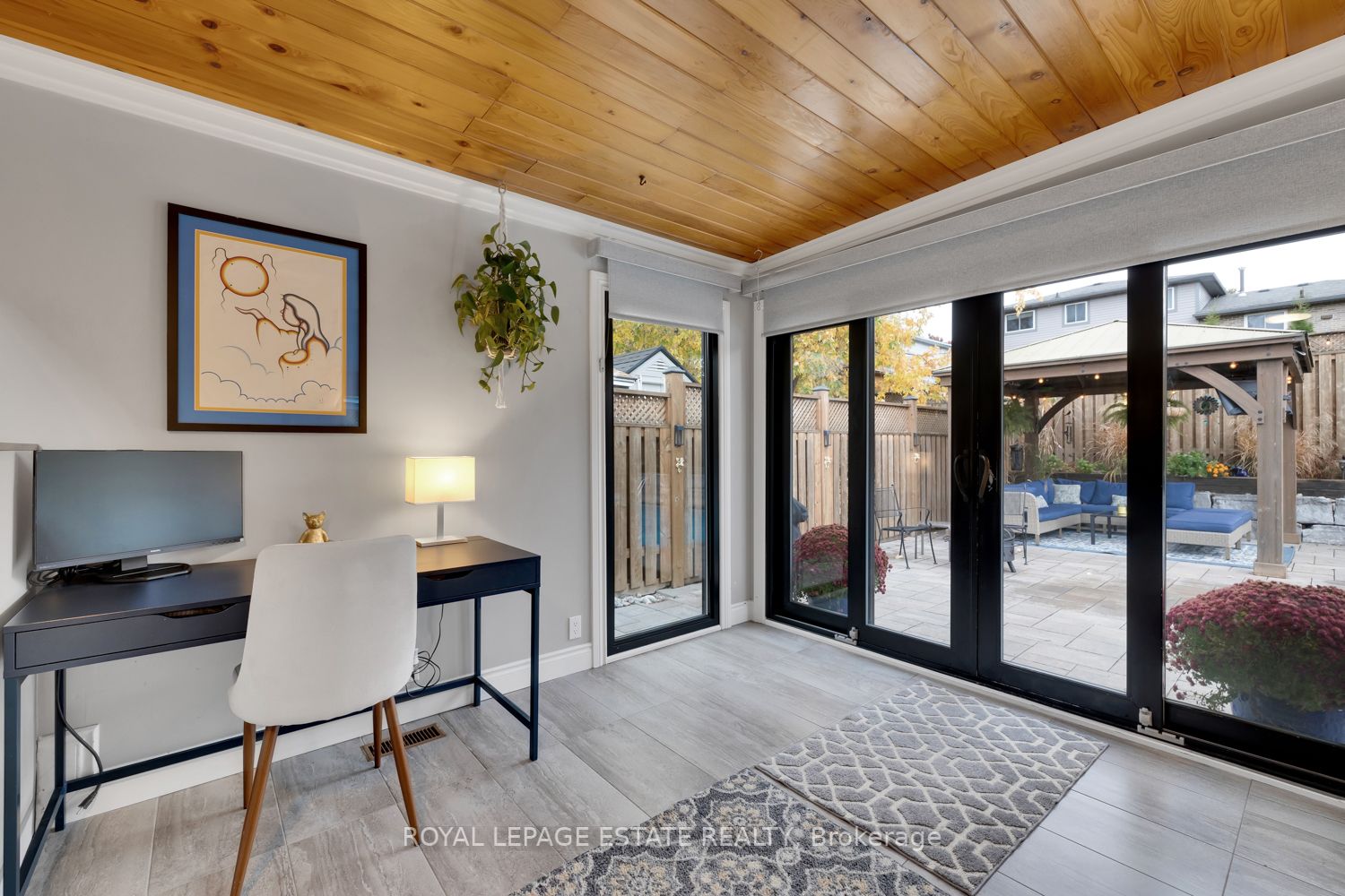 26 Lewin Crescent