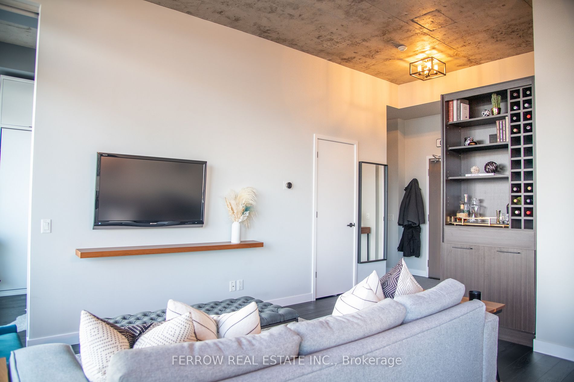 90 Broadview Ave, #905