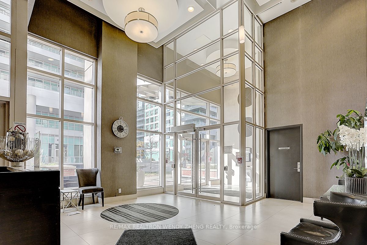25 Town Centre Crt, #2705