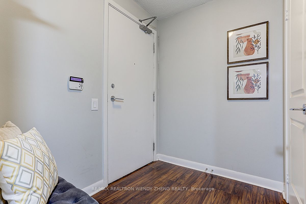 25 Town Centre Crt, #2705