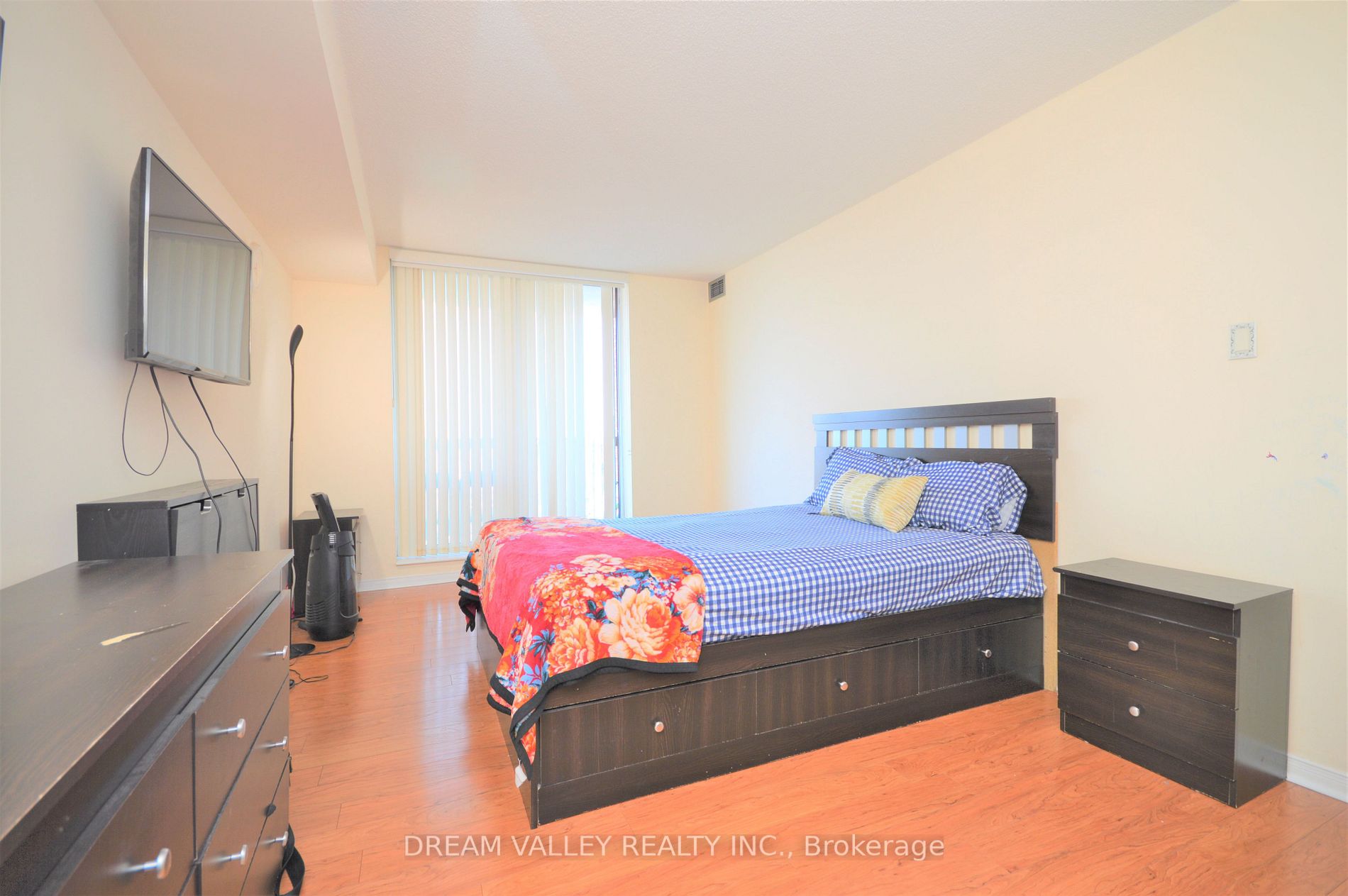330 Mccowan Road, #906