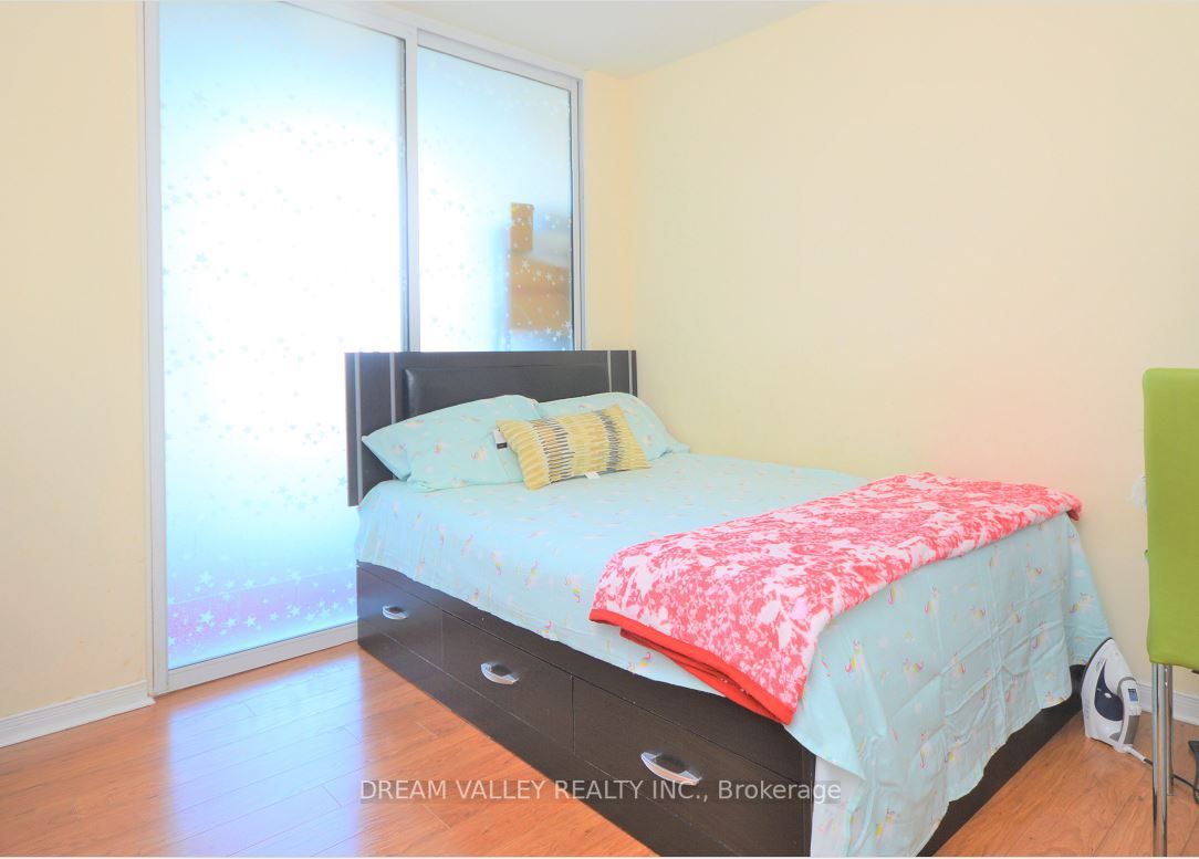 330 Mccowan Road, #906